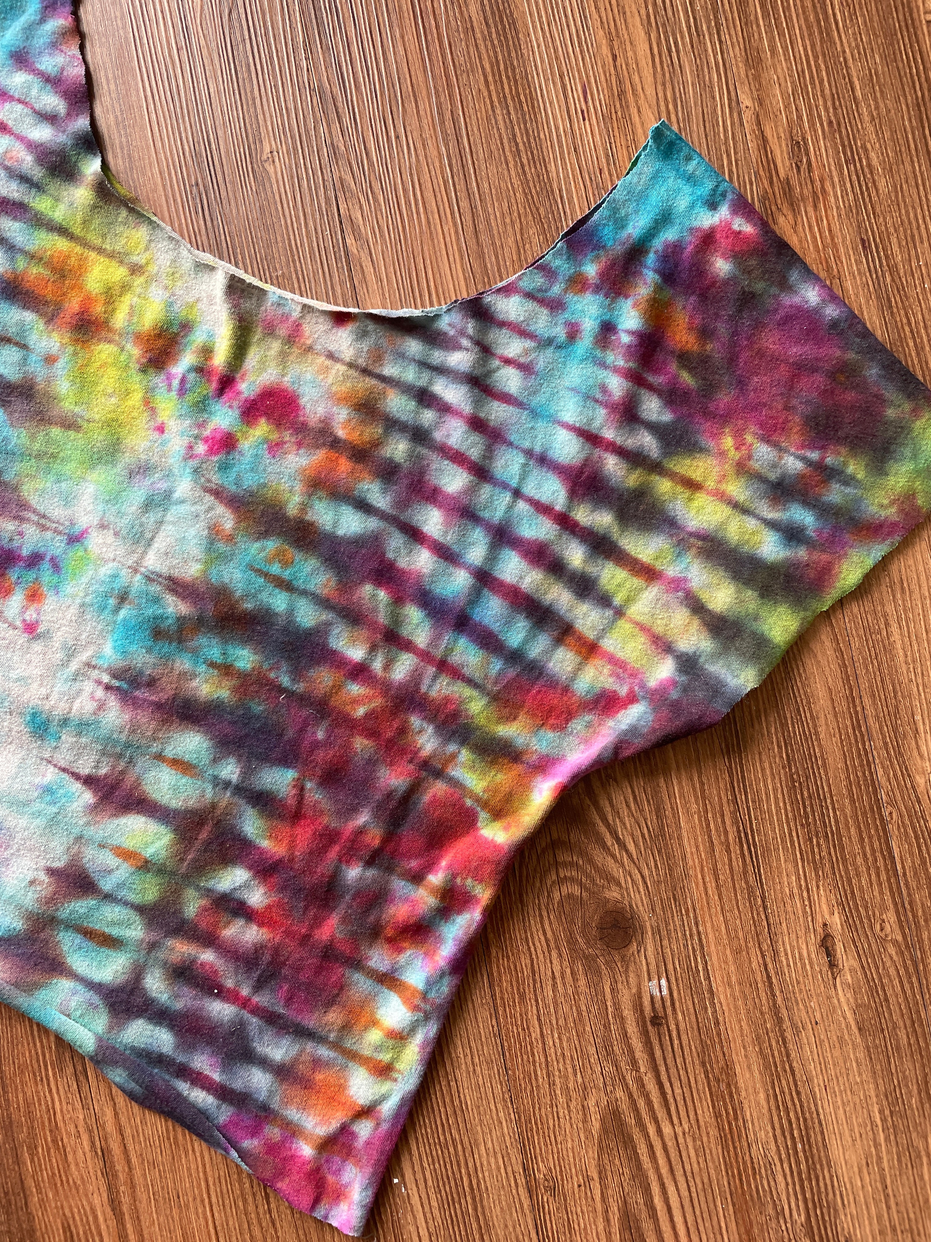 Small Women's Santana Tie Dye Crop Top | Star Wars Tie Dye Short Sleeve