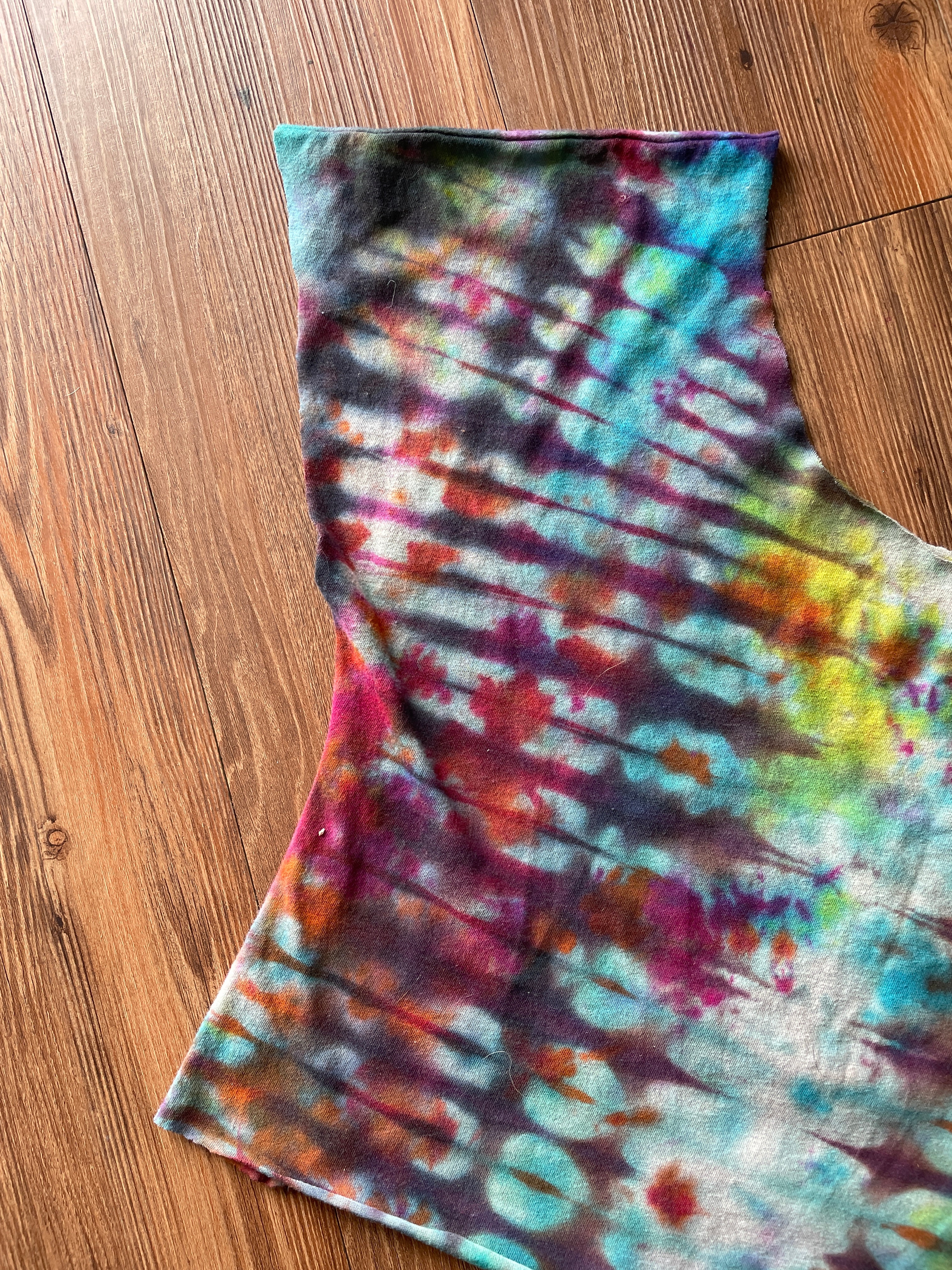 Small Women's Santana Tie Dye Crop Top | Star Wars Tie Dye Short Sleeve