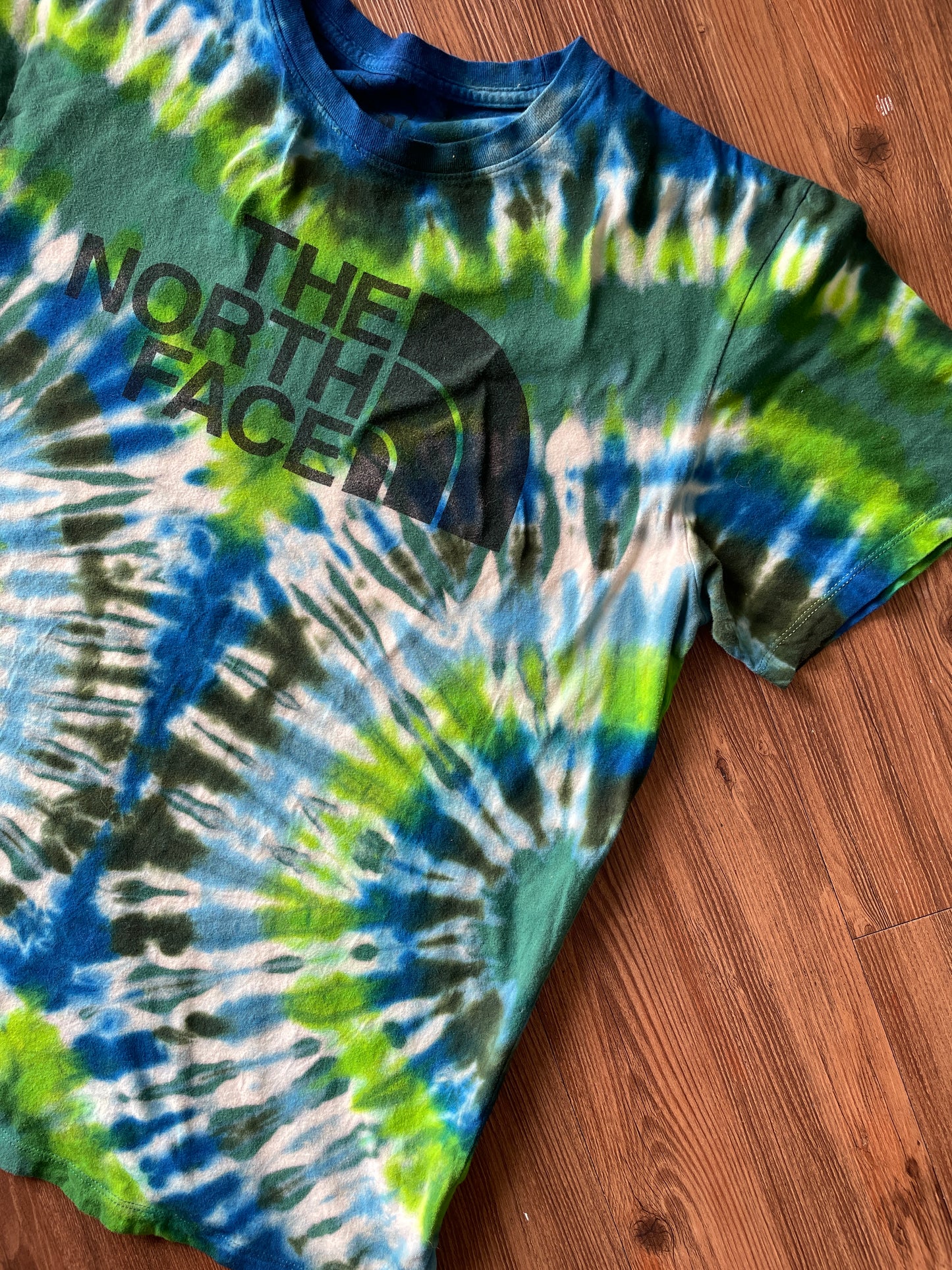 LARGE Men’s The North Face Half Dome Tie Dye T-Shirt | Green White and Blue TNF Reverse Tie Dye Short Sleeve
