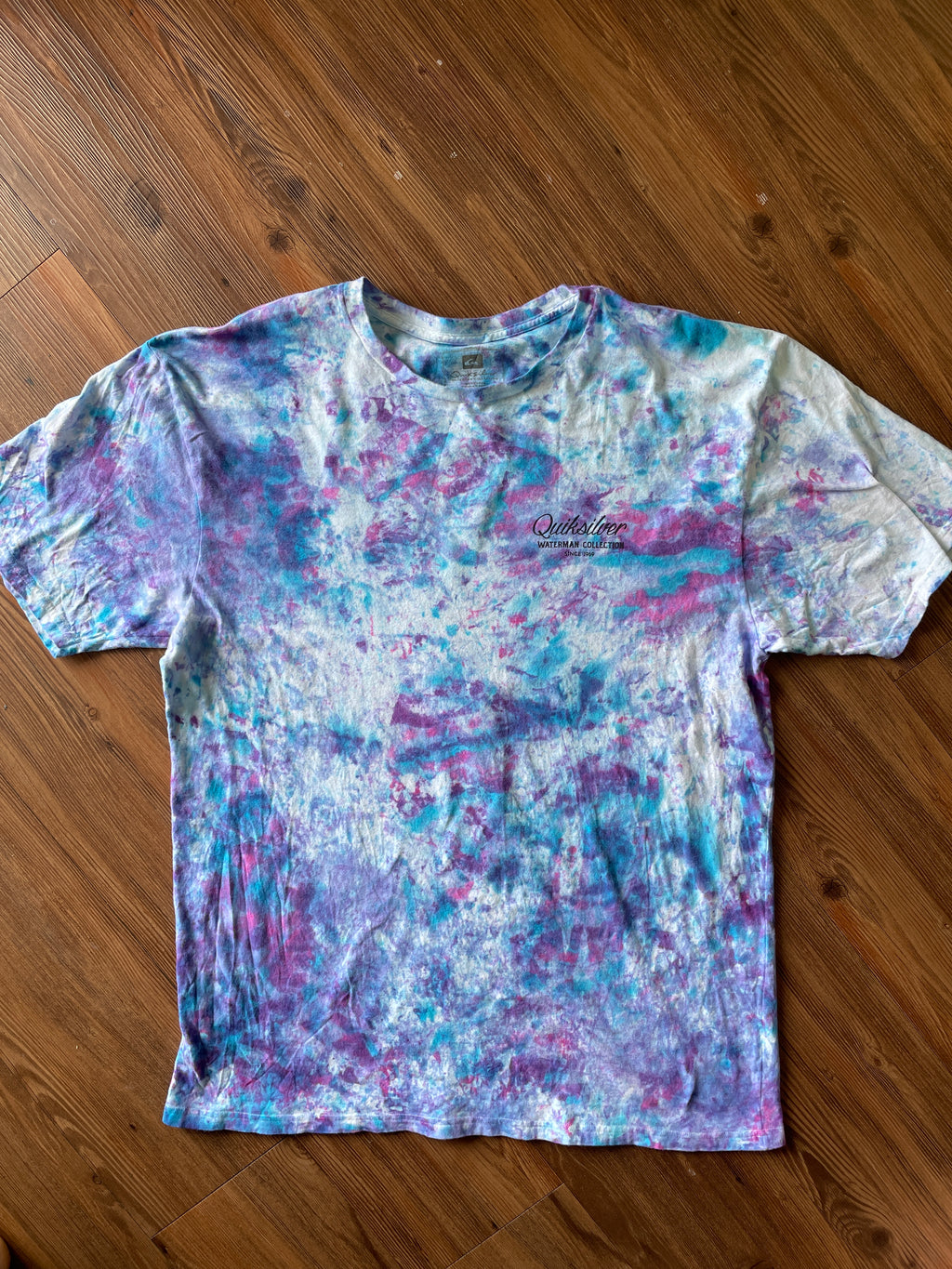 XL Men’s Quiksilver Waterman Collection Tie Dye T-Shirt | Deep Water Fishing Tie Dye Short Sleeve
