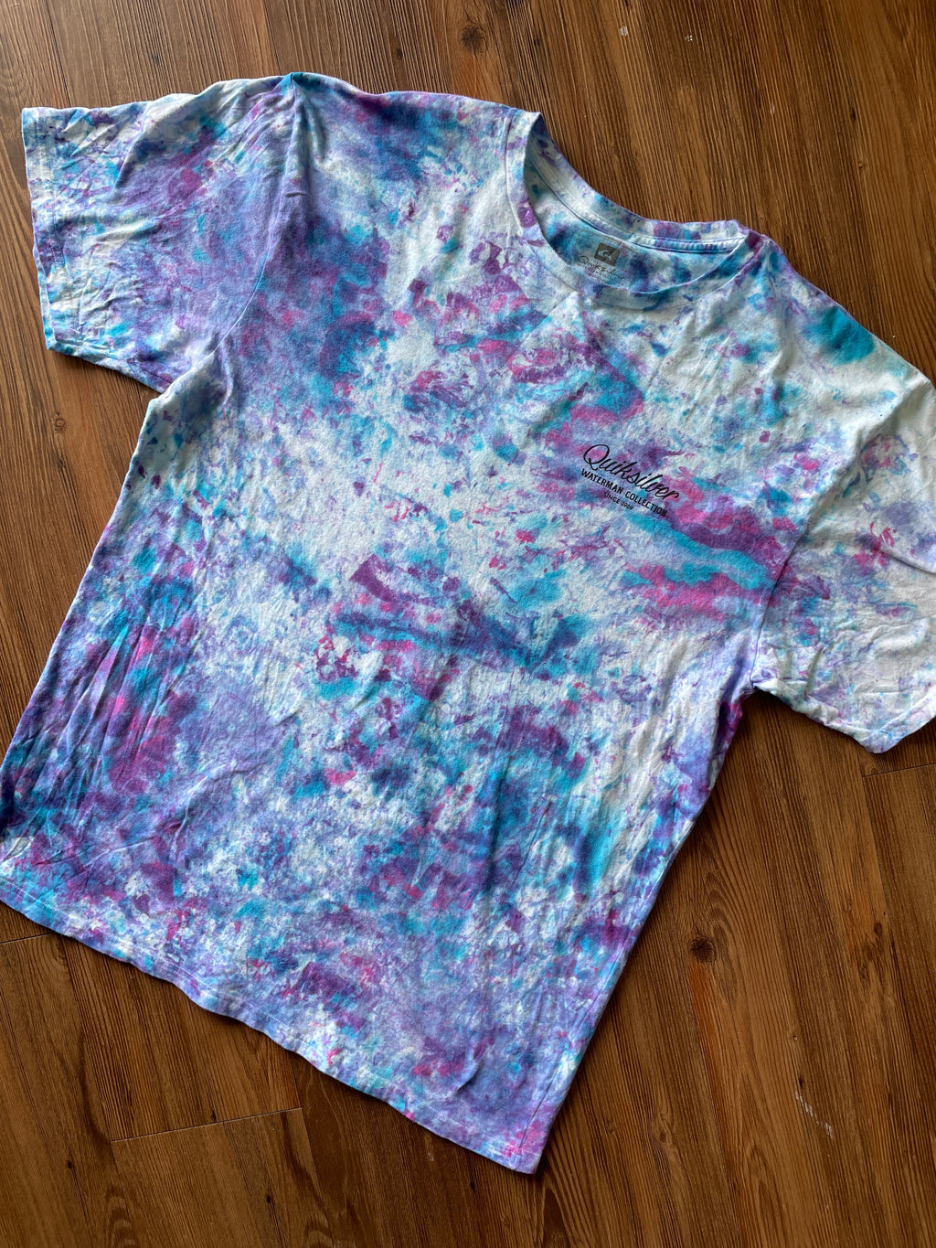 XL Men’s Quiksilver Waterman Collection Tie Dye T-Shirt | Deep Water Fishing Tie Dye Short Sleeve