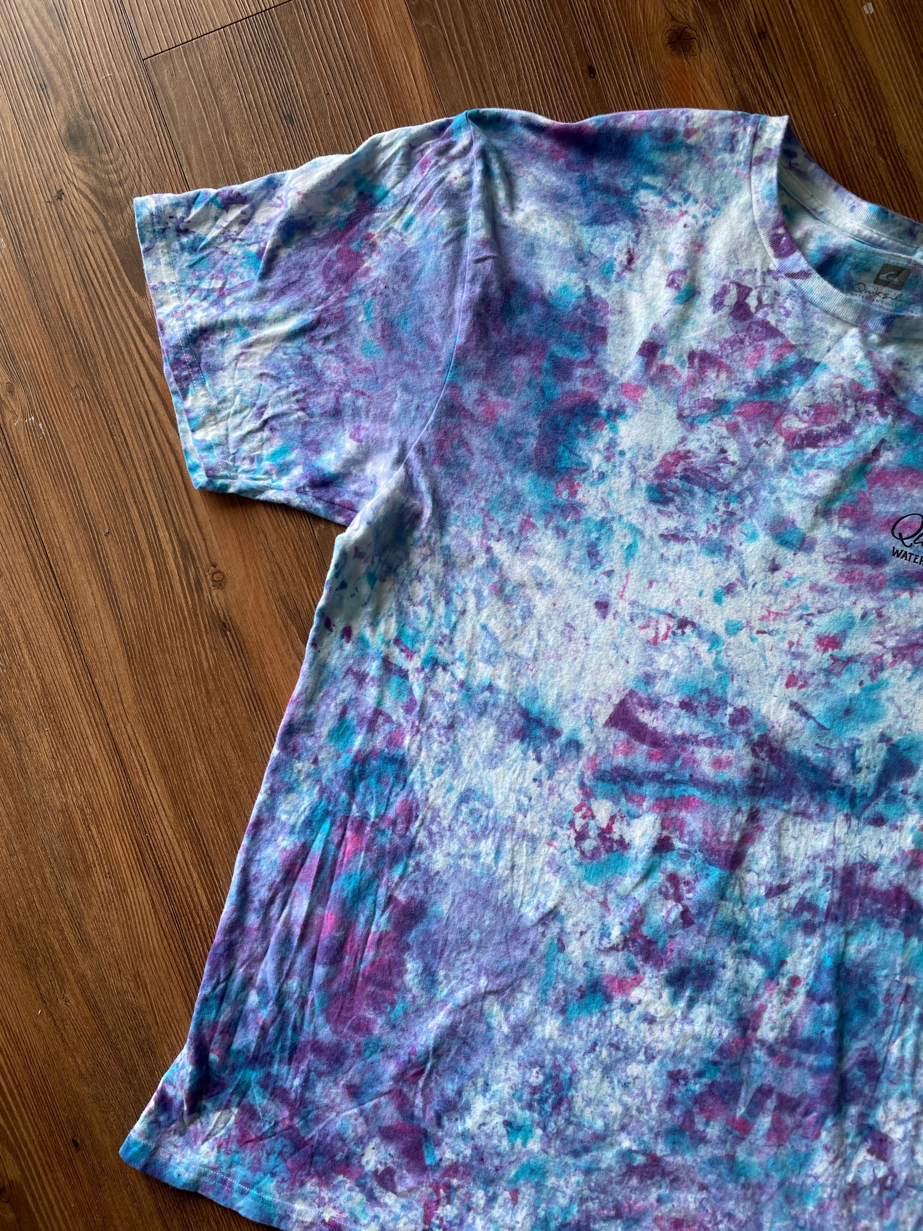 XL Men’s Quiksilver Waterman Collection Tie Dye T-Shirt | Deep Water Fishing Tie Dye Short Sleeve