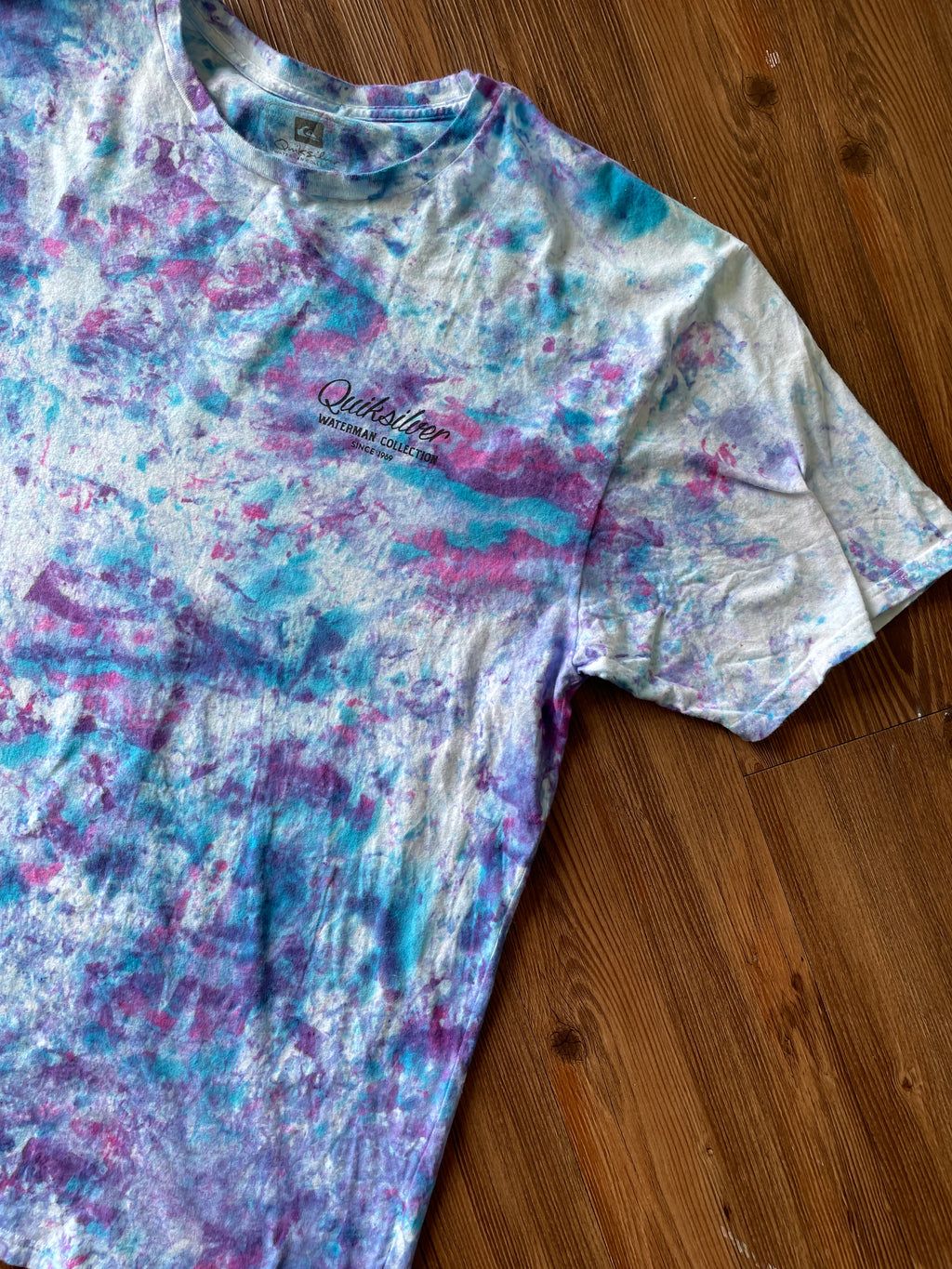 XL Men’s Quiksilver Waterman Collection Tie Dye T-Shirt | Deep Water Fishing Tie Dye Short Sleeve