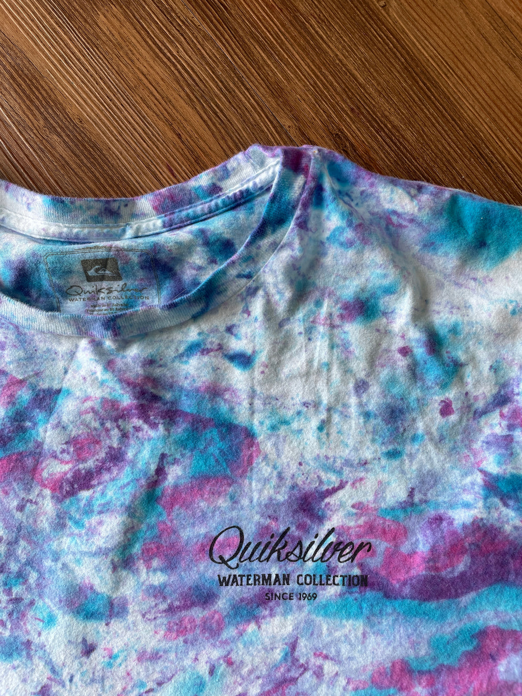 XL Men’s Quiksilver Waterman Collection Tie Dye T-Shirt | Deep Water Fishing Tie Dye Short Sleeve