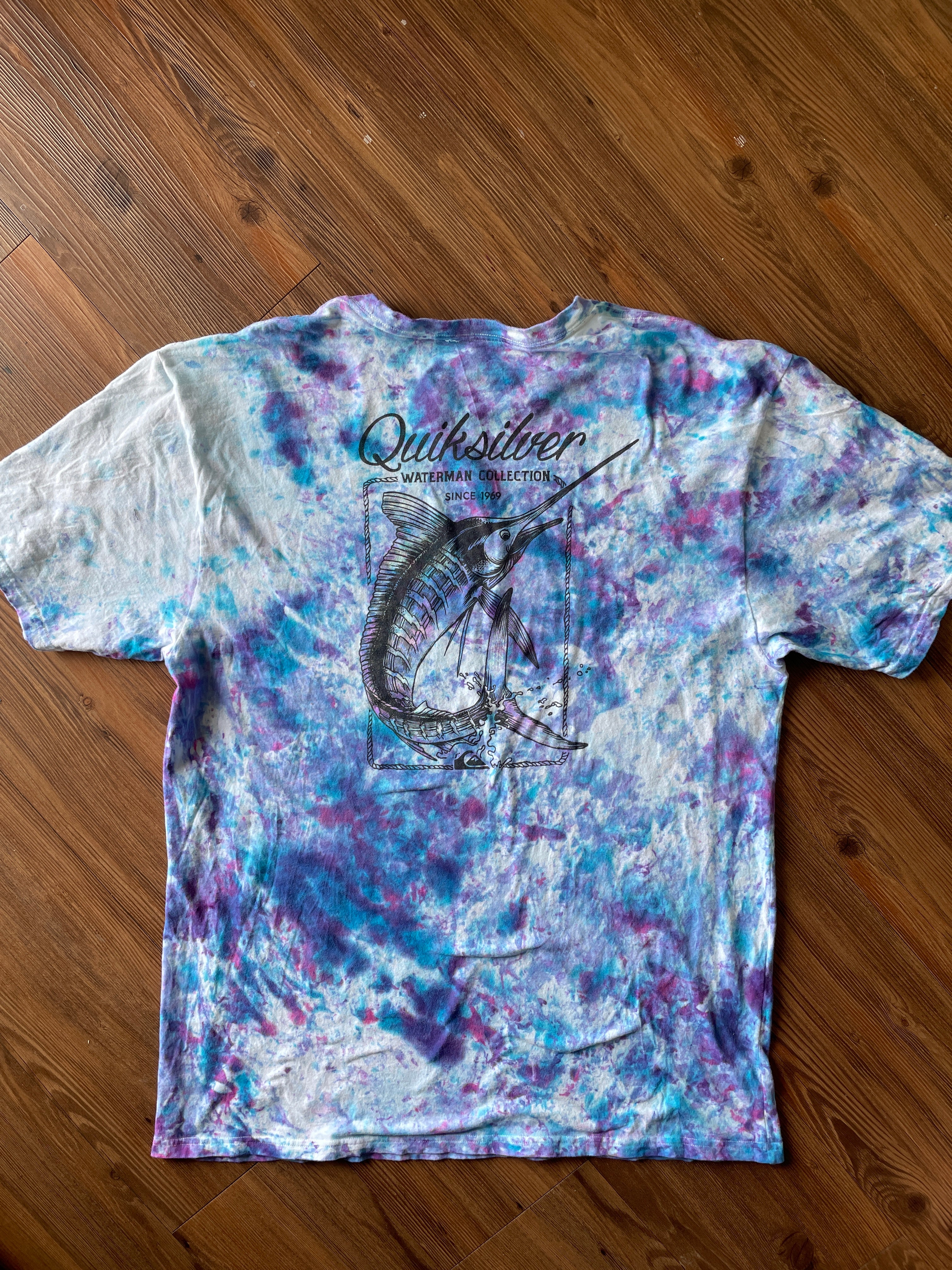 XL Men’s Quiksilver Waterman Collection Tie Dye T-Shirt | Deep Water Fishing Tie Dye Short Sleeve