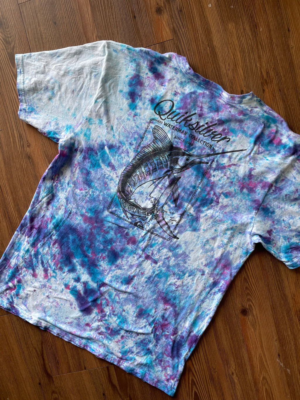 XL Men’s Quiksilver Waterman Collection Tie Dye T-Shirt | Deep Water Fishing Tie Dye Short Sleeve