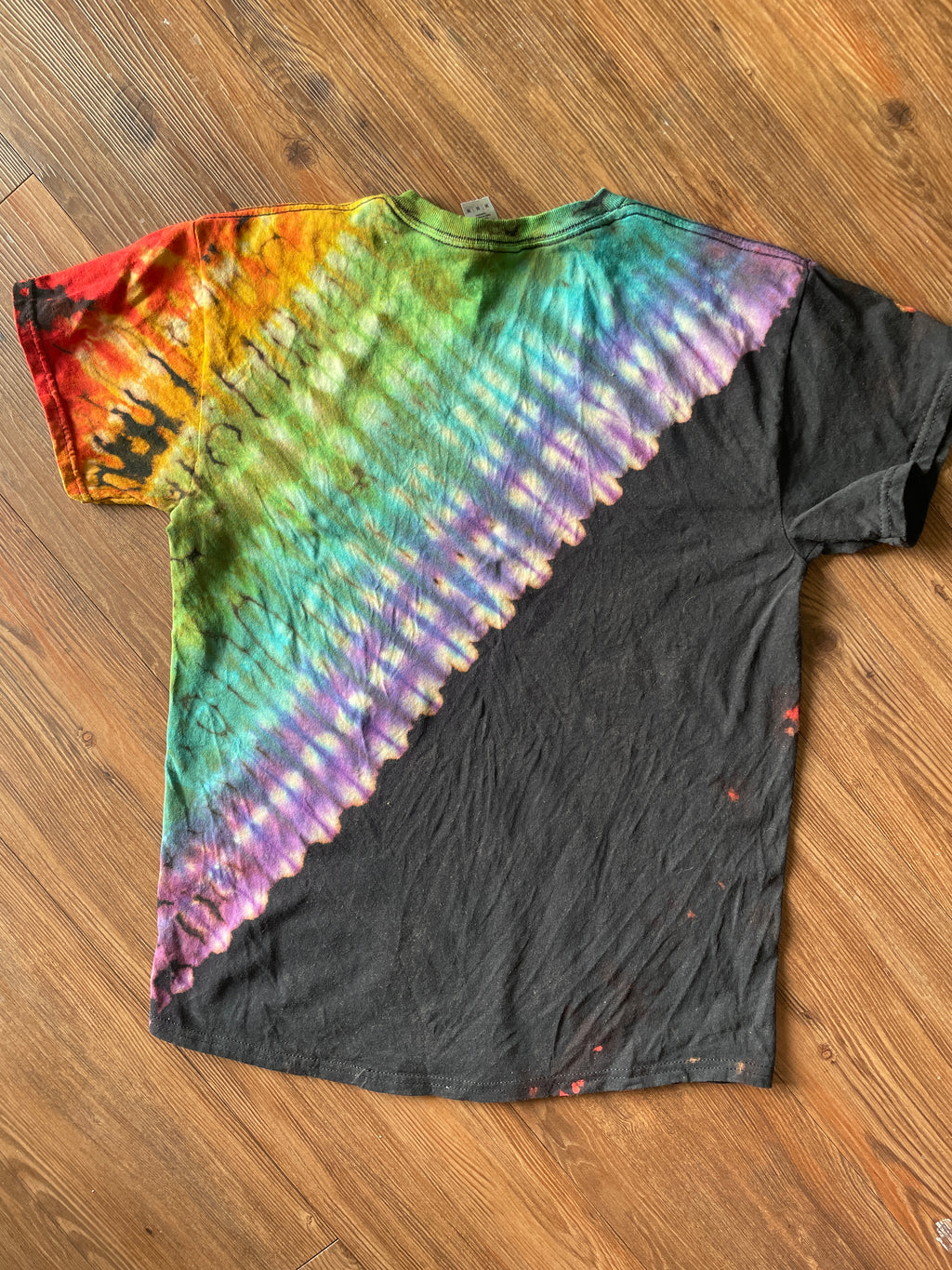 Medium Men’s Be Kind Handmade Tie Dye T-Shirt | Black and Rainbow Pleated Tie Dye Short Sleeve