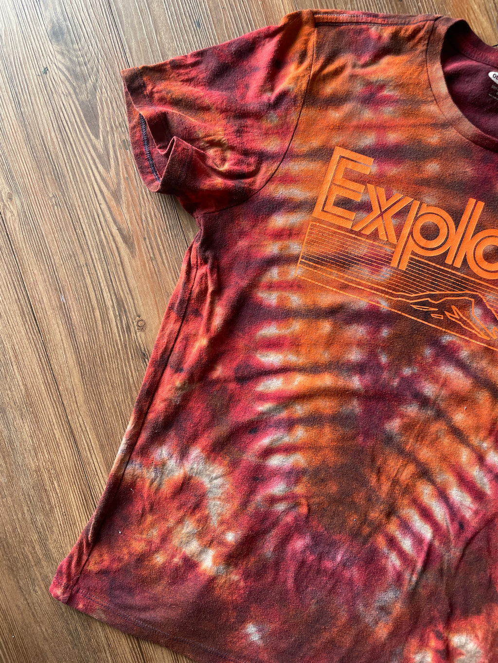 Medium Men’s Explore Mountains Handmade Tie Dye T-Shirt | Dark Red and Orange V-Pleated Tie Dye Short Sleeve