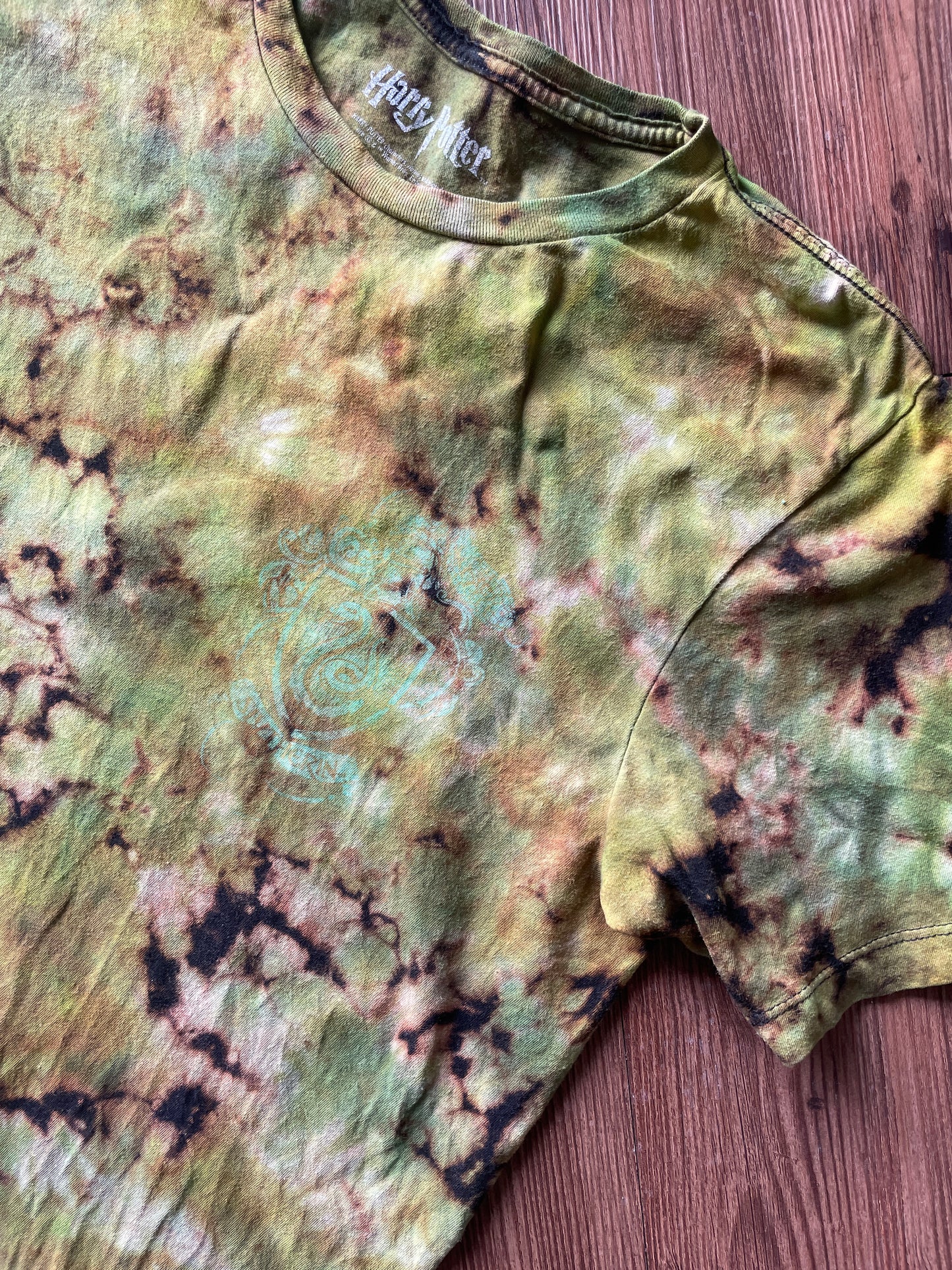 Medium Men’s Slytherin Handmade Tie Dye T-Shirt | Black and Green Hogwarts Crumpled Tie Dye Short Sleeve