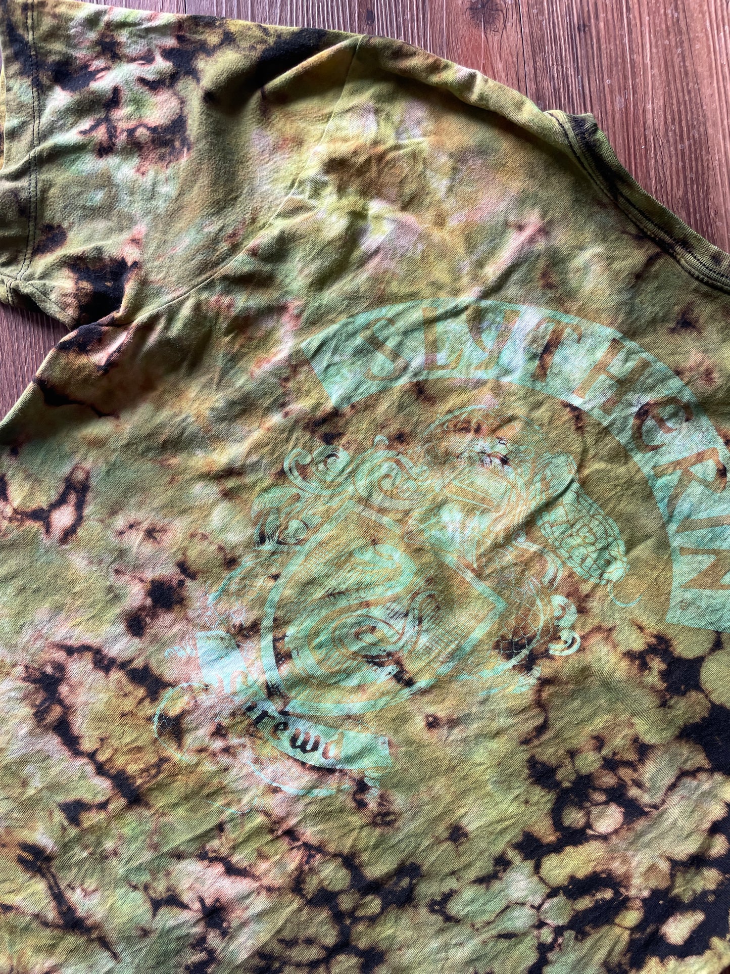 Medium Men’s Slytherin Handmade Tie Dye T-Shirt | Black and Green Hogwarts Crumpled Tie Dye Short Sleeve