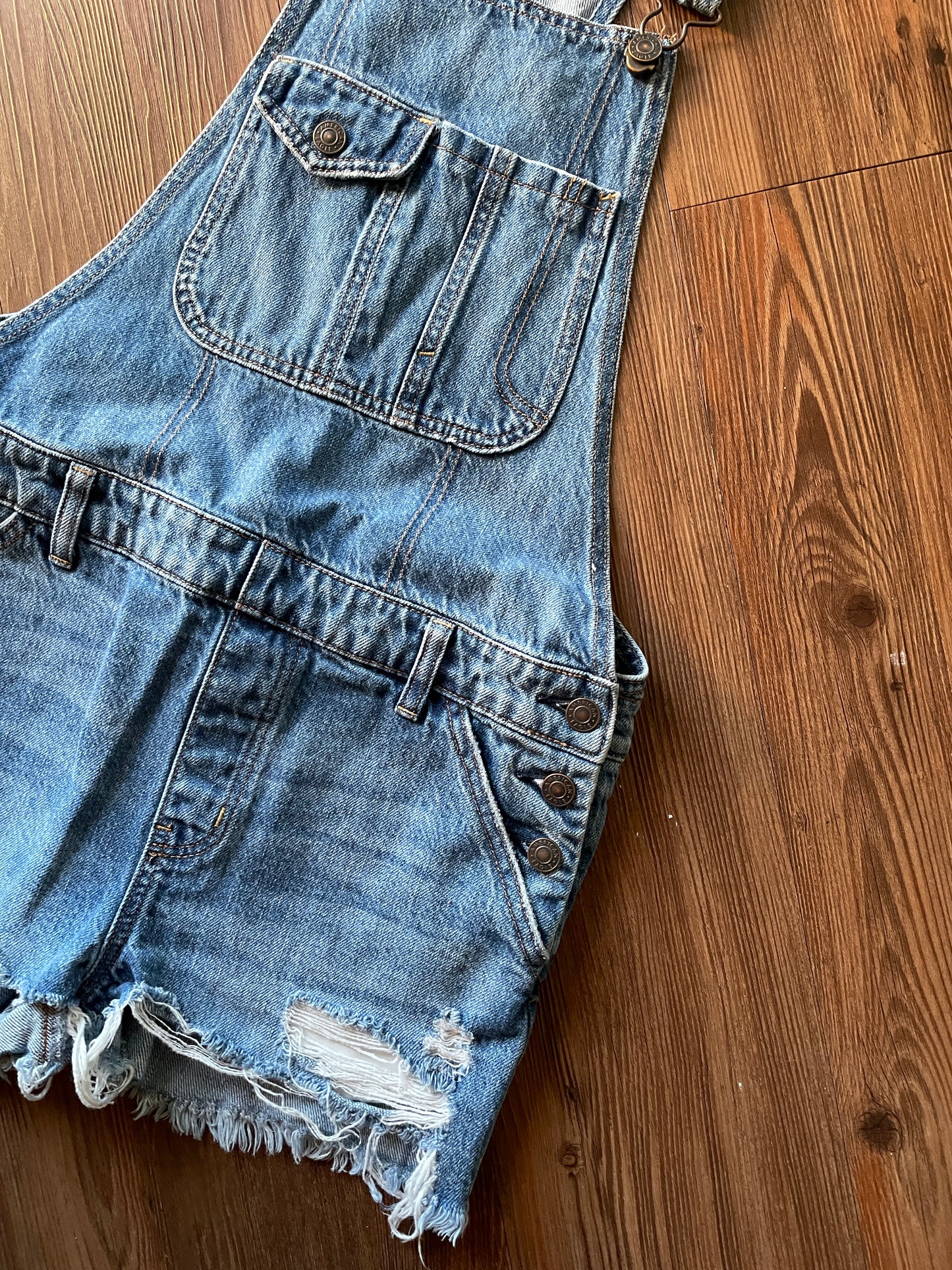 Women’s Small American Eagle Denim Tomgirl Overall Shorts