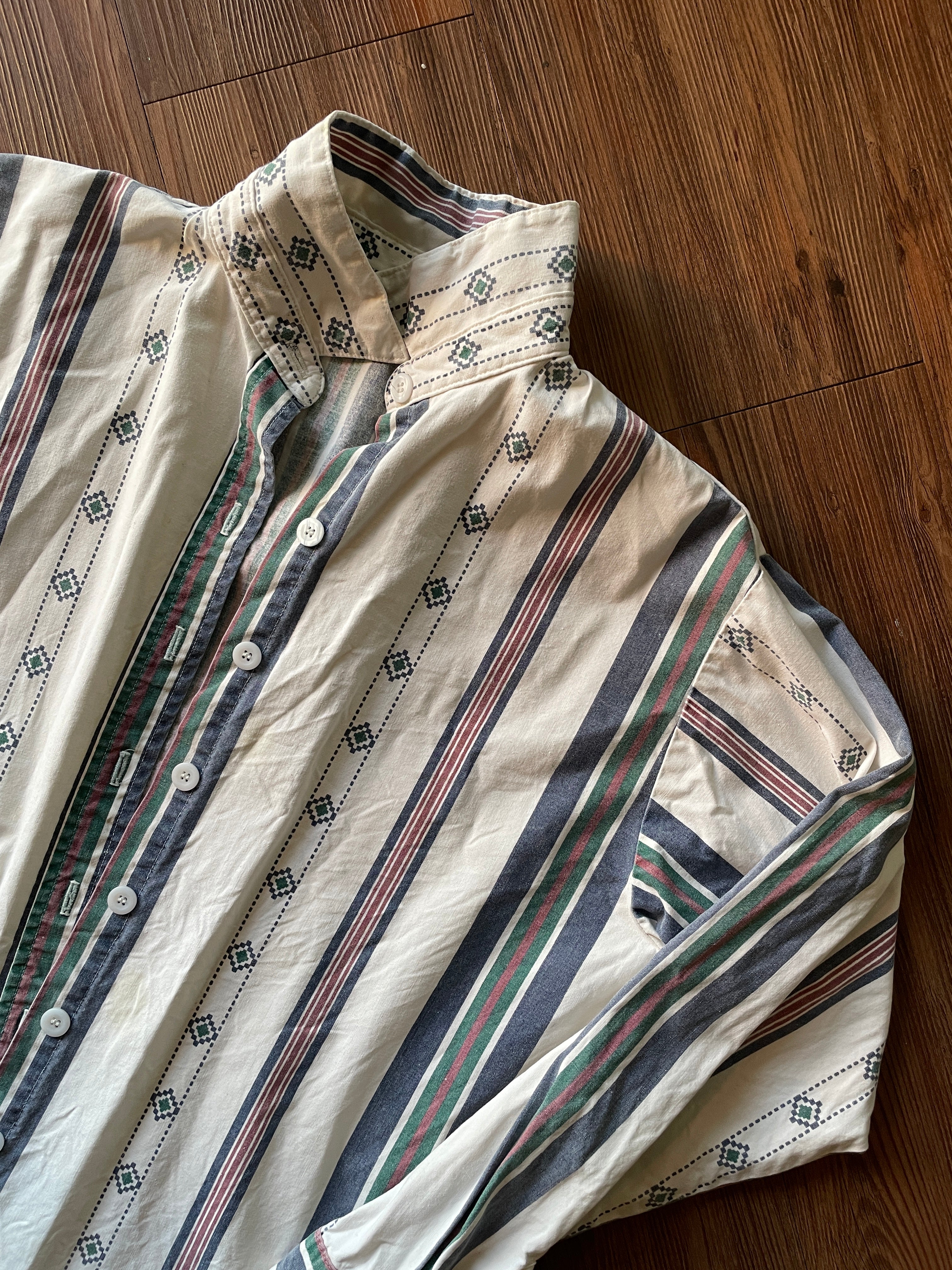 Small Men’s White and Blue Western Button-Up Shirt