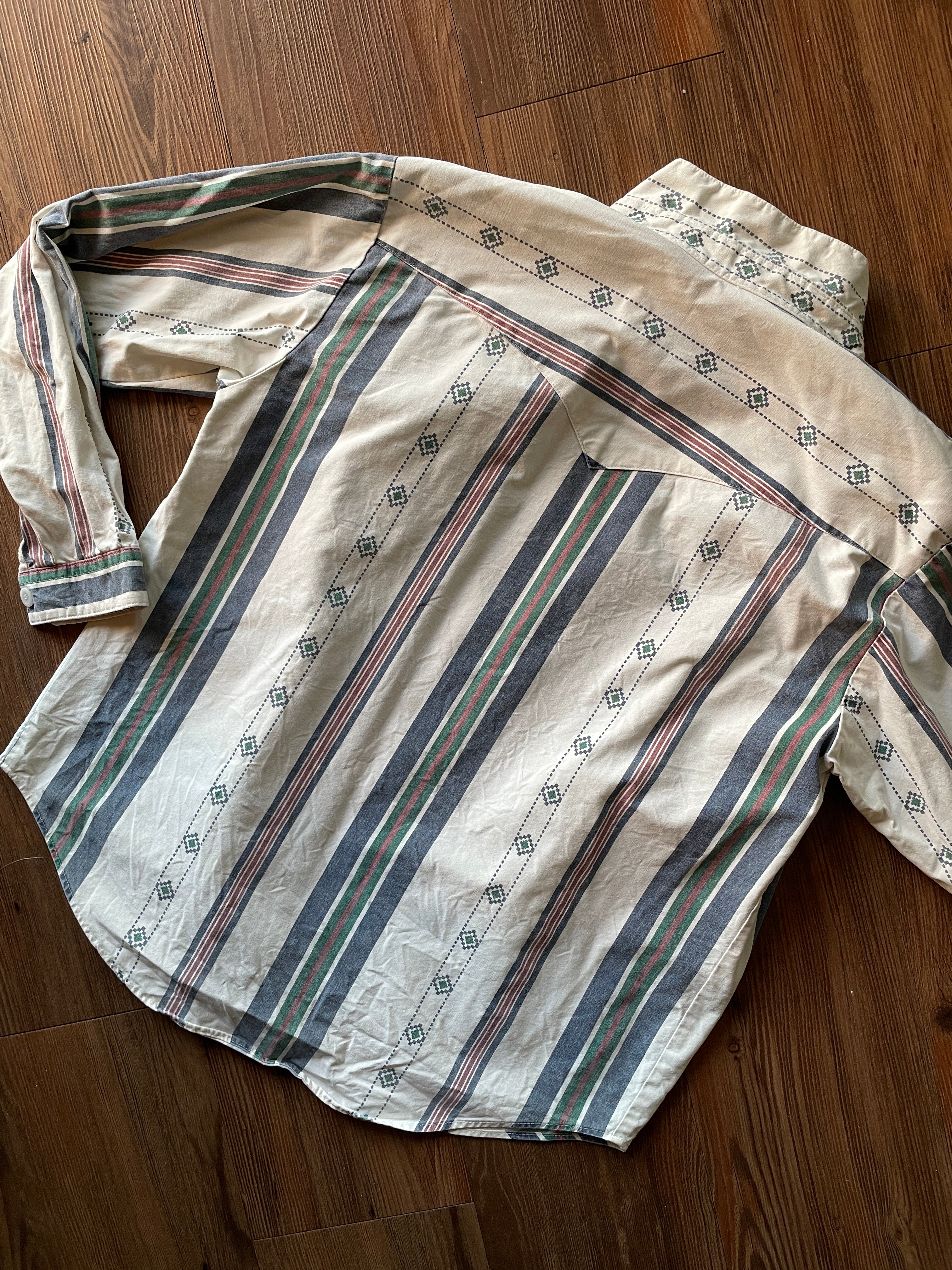 Small Men’s White and Blue Western Button-Up Shirt