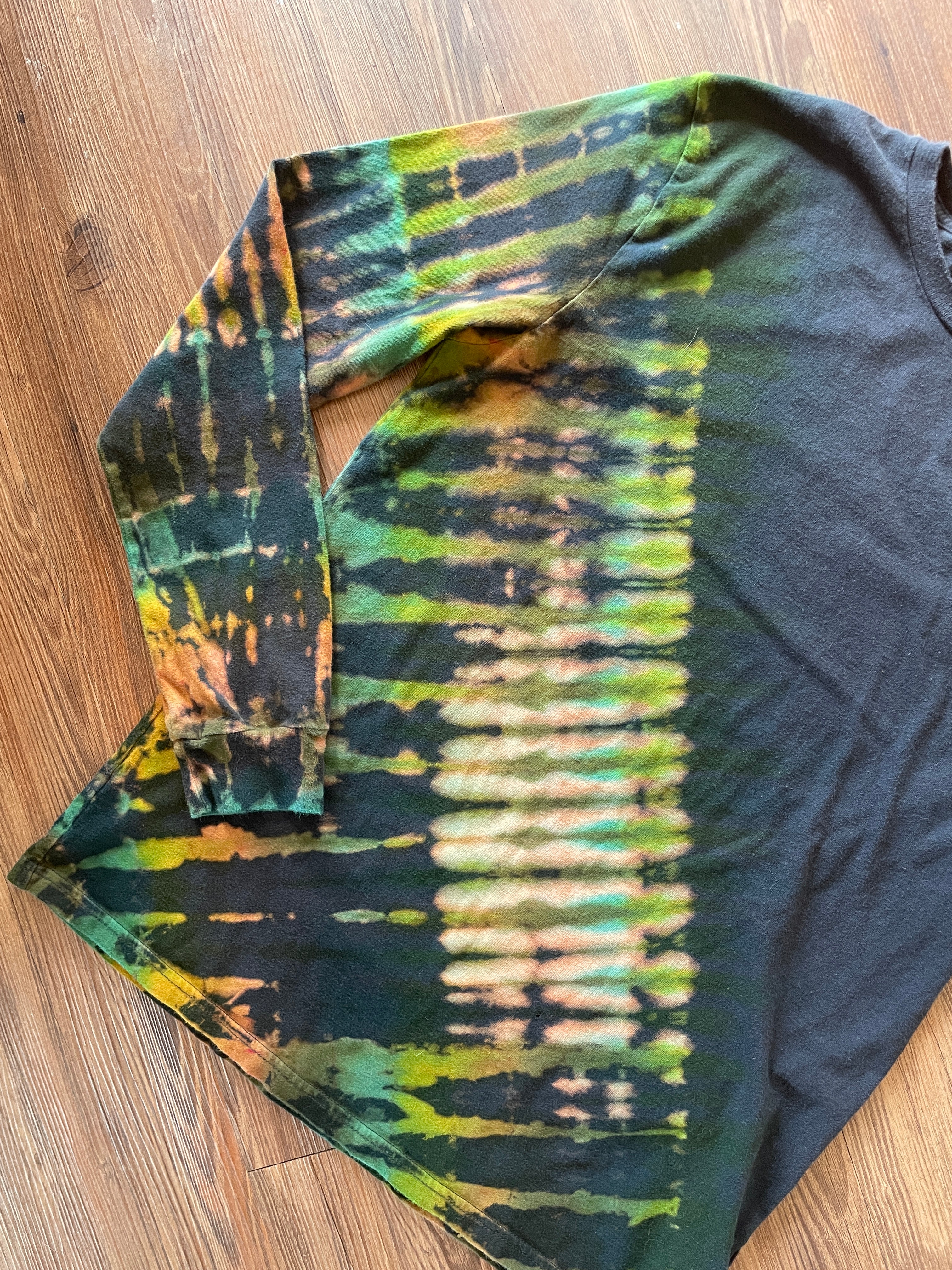 Medium Men’s Wrangler Handmade Tie Dye T-Shirt | Black and Green Pleated Tie Dye Long Sleeve