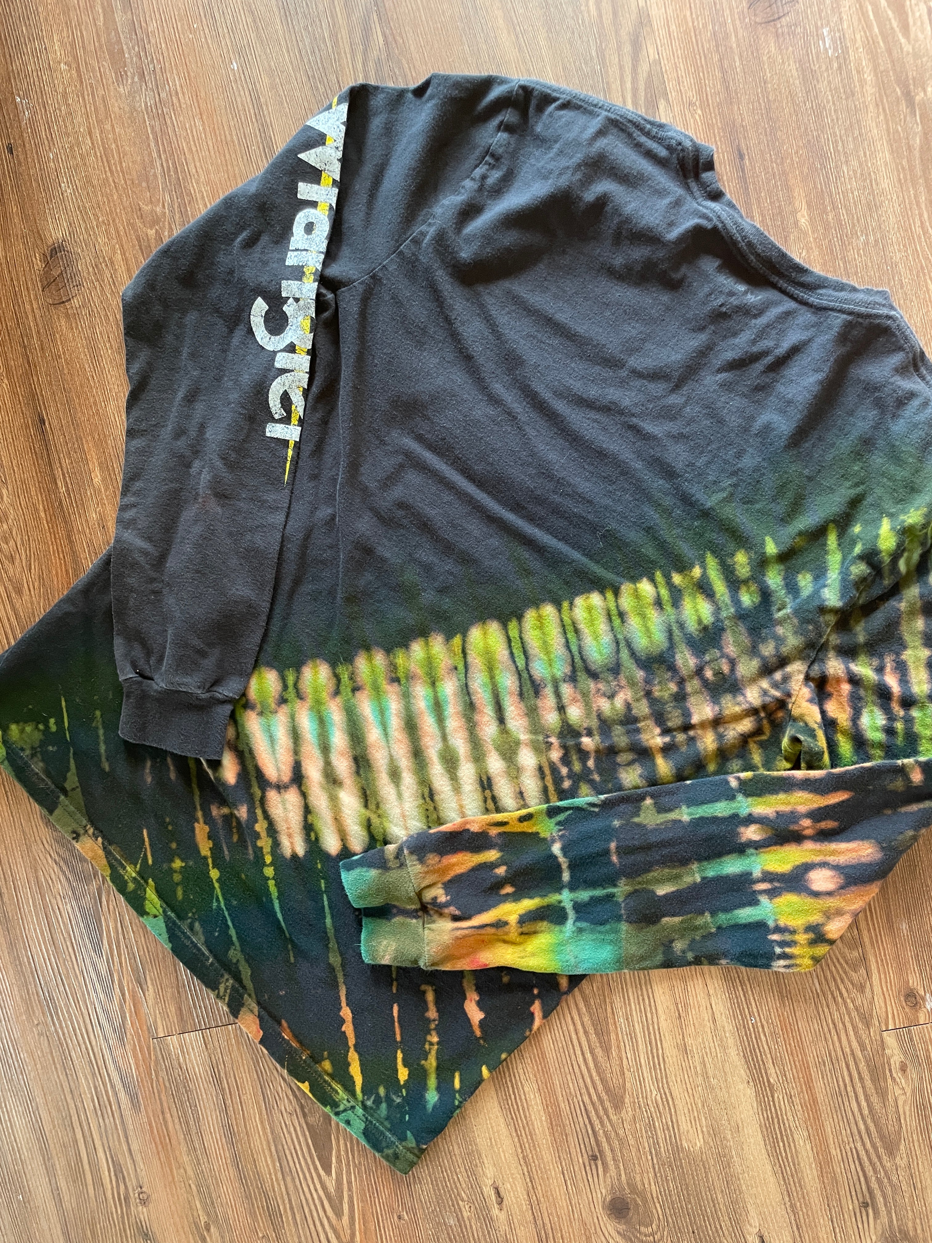 Medium Men’s Wrangler Handmade Tie Dye T-Shirt | Black and Green Pleated Tie Dye Long Sleeve