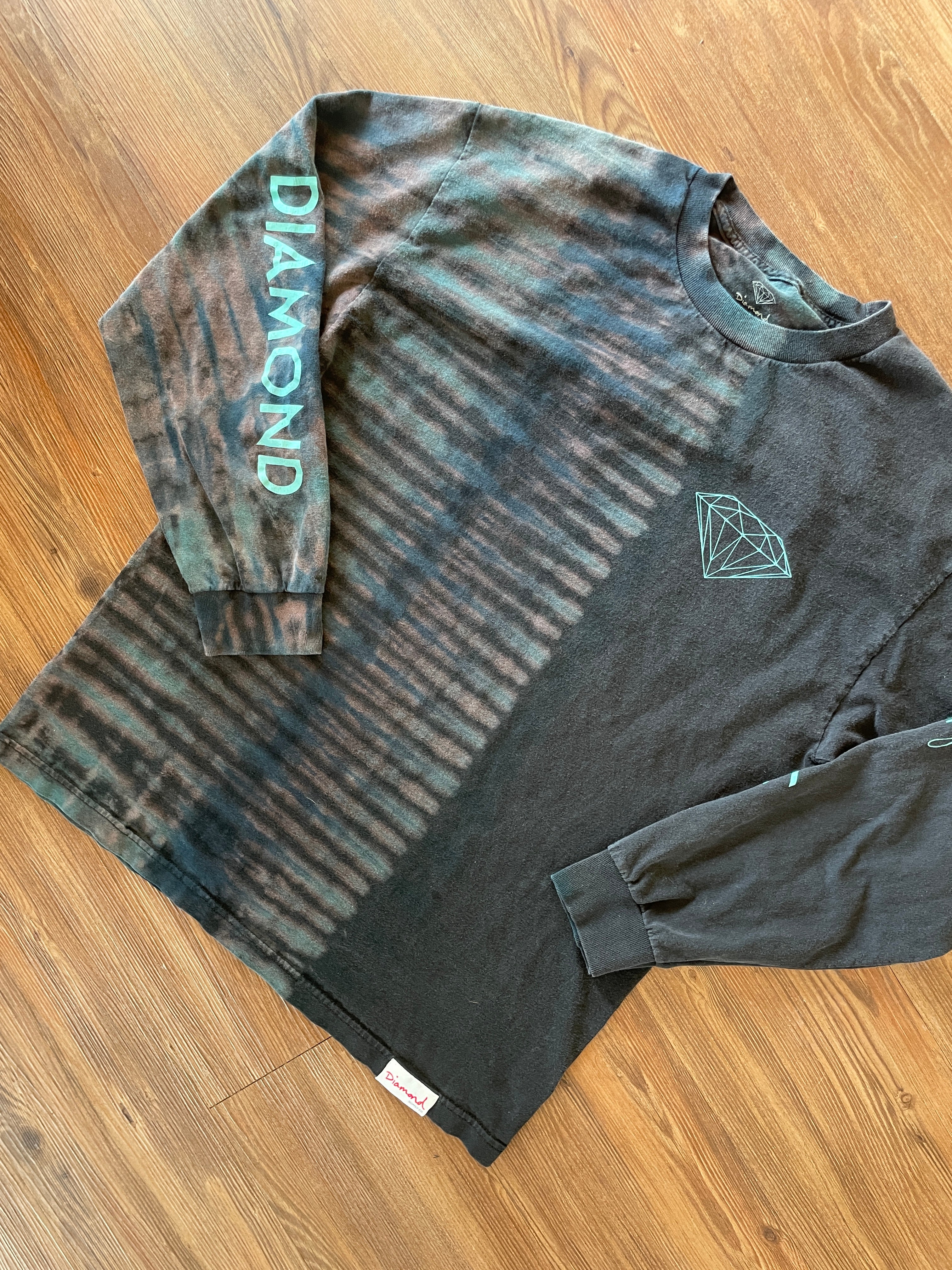 Large Men’s Utah Diamond Supply Co. Handmade Tie Dye T-Shirt | Black and Blue Pleated Tie Dye Long Sleeve