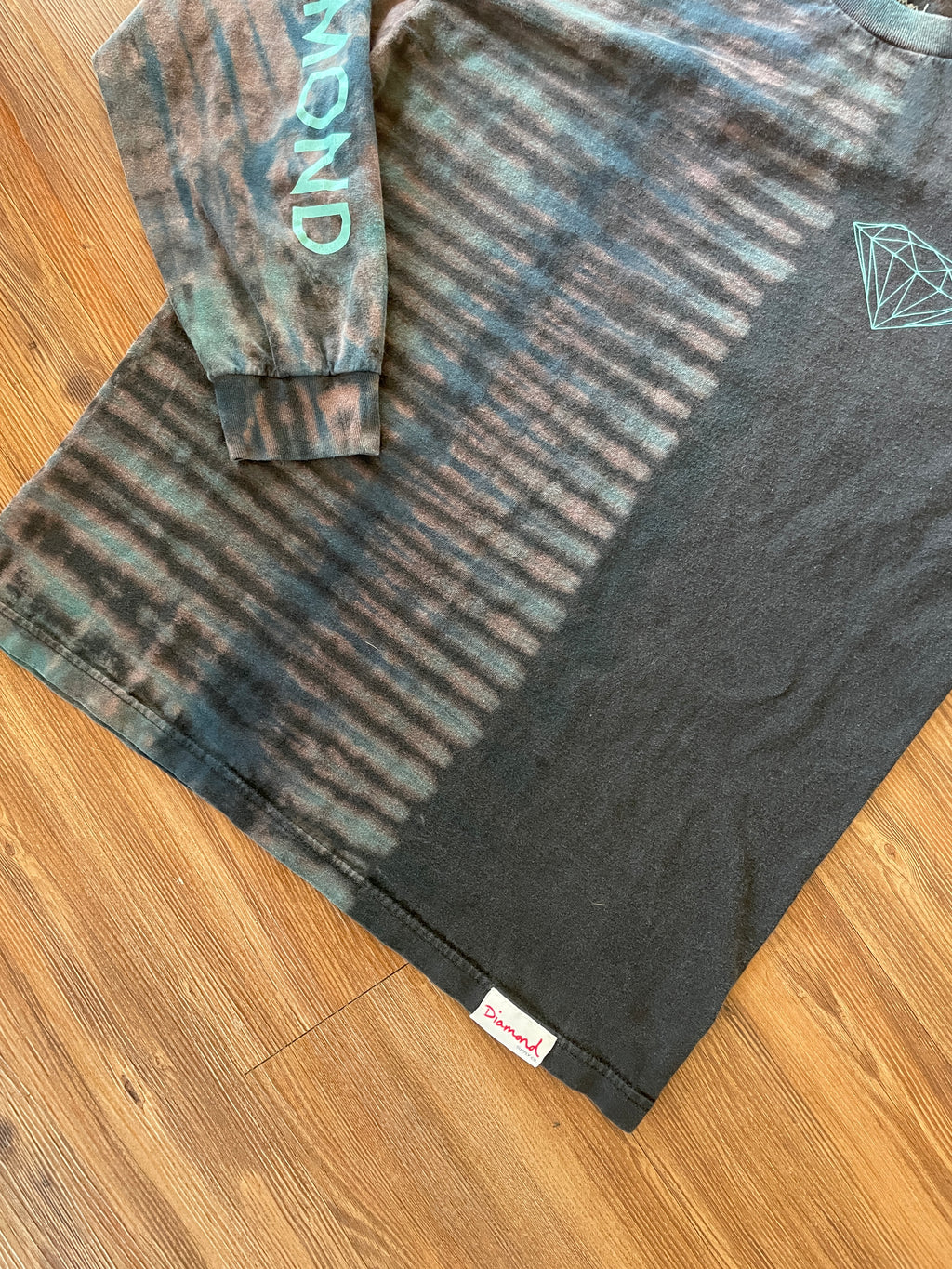 Large Men’s Utah Diamond Supply Co. Handmade Tie Dye T-Shirt | Black and Blue Pleated Tie Dye Long Sleeve