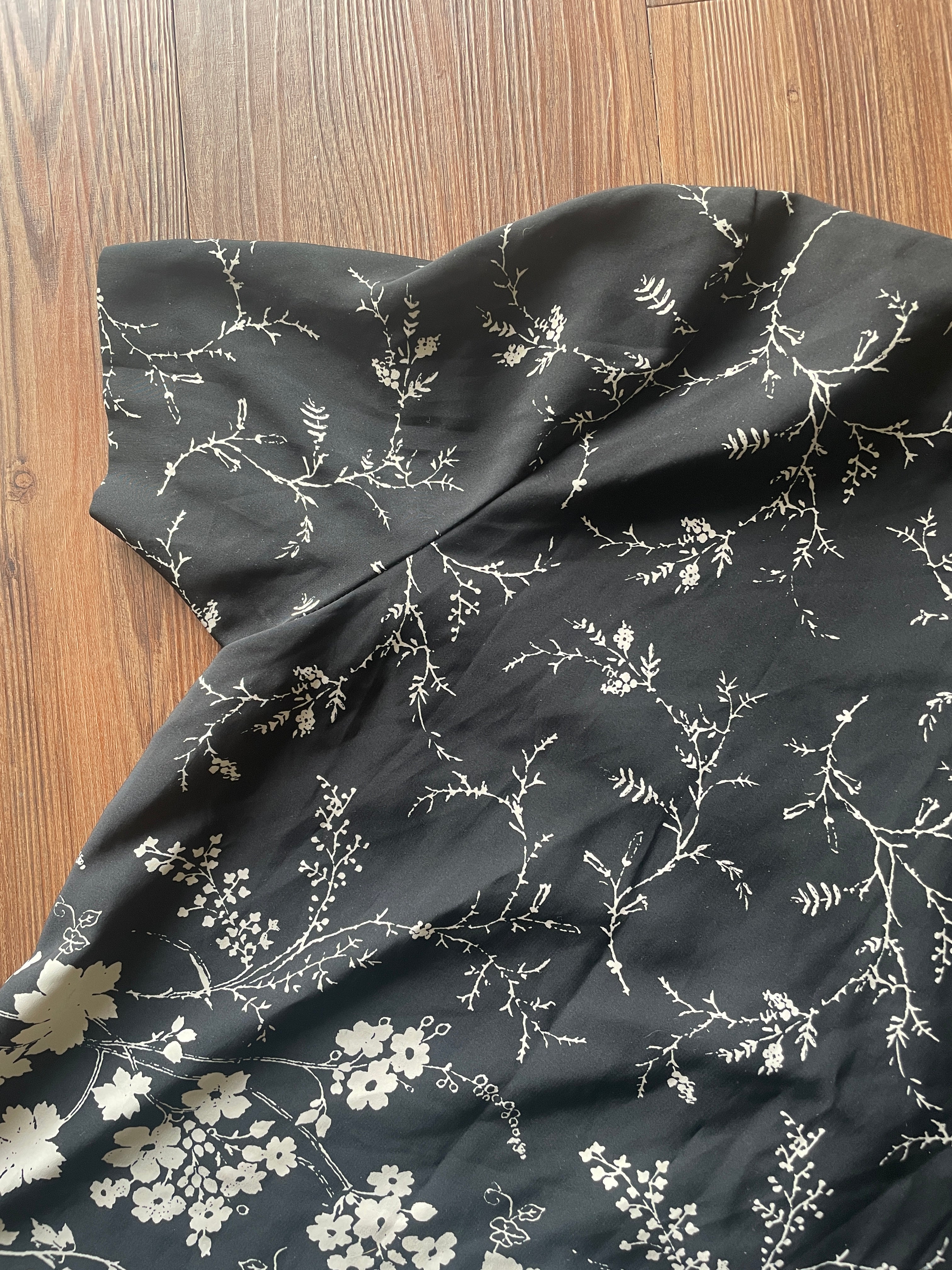 Medium Women's Vintage Joan Leslie Black and White Floral Print Short Sleeve Top