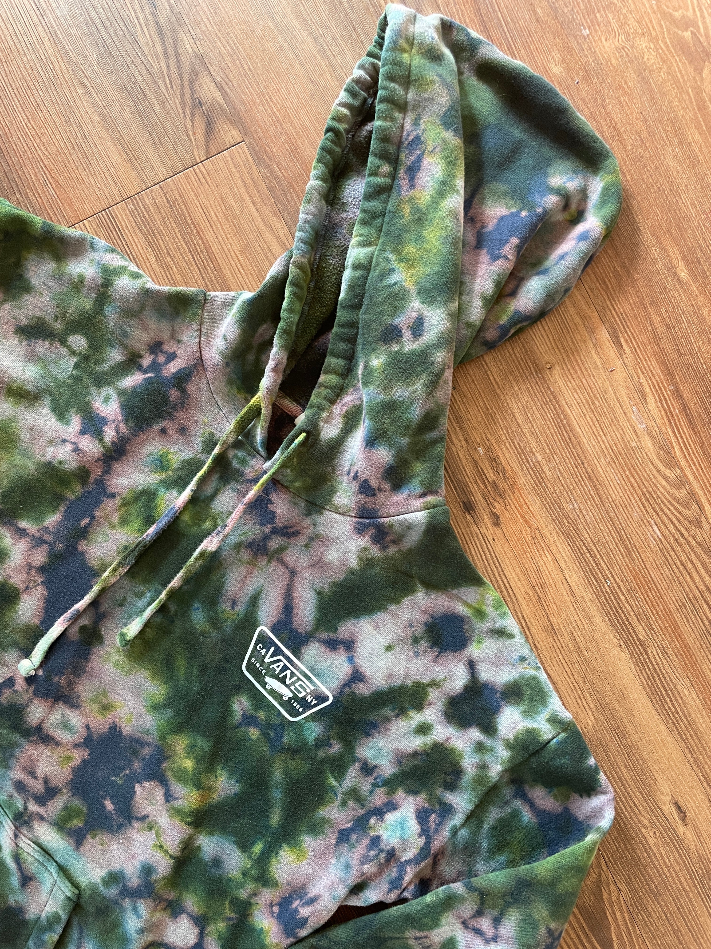 Medium Men’s Vans Skateboard Handmade Tie Dye Sweatshirt | Blue and Green Crumpled Tie Dye Long Sleeve Hoodie