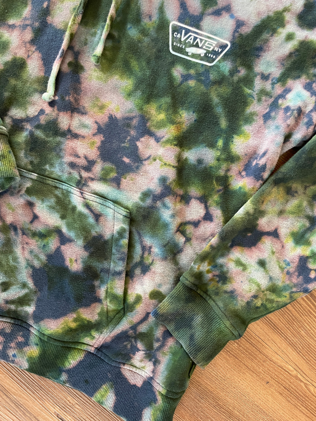 Medium Men’s Vans Skateboard Handmade Tie Dye Sweatshirt | Blue and Green Crumpled Tie Dye Long Sleeve Hoodie