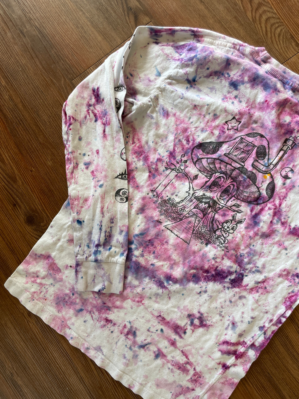 Medium Women's Mushroom Face Handmade Tie Dye Long Sleeve T-Shirt | Pink and Purple Crumpled Tie Dye Long Sleeve