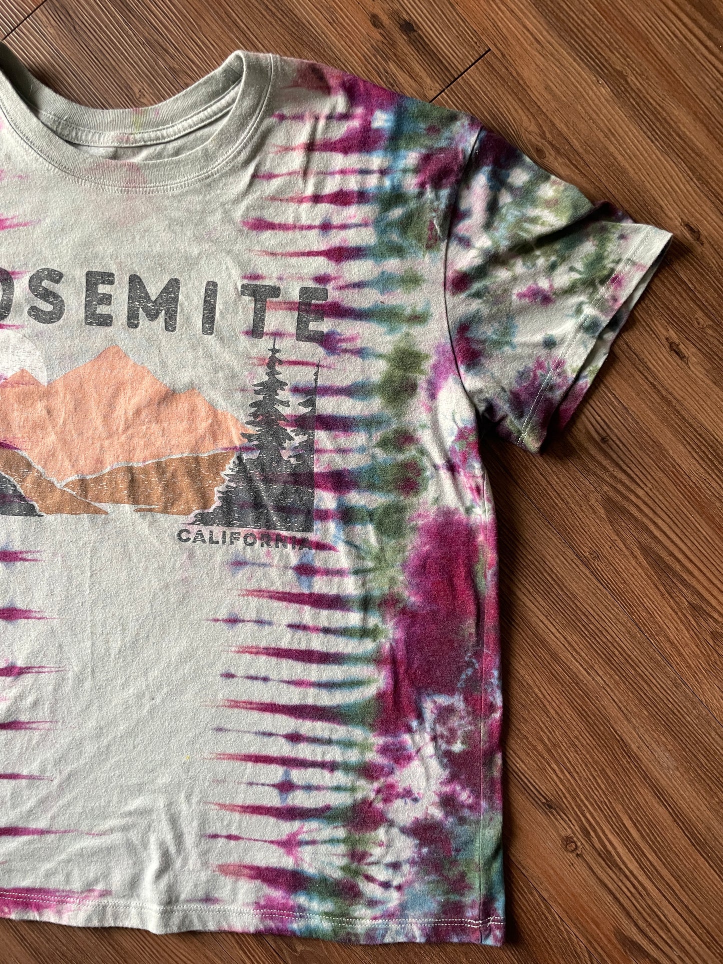 XL Women’s Yosemite California Mountains Tie Dye T-Shirt | Pastel Green Earth Tones Short Sleeve