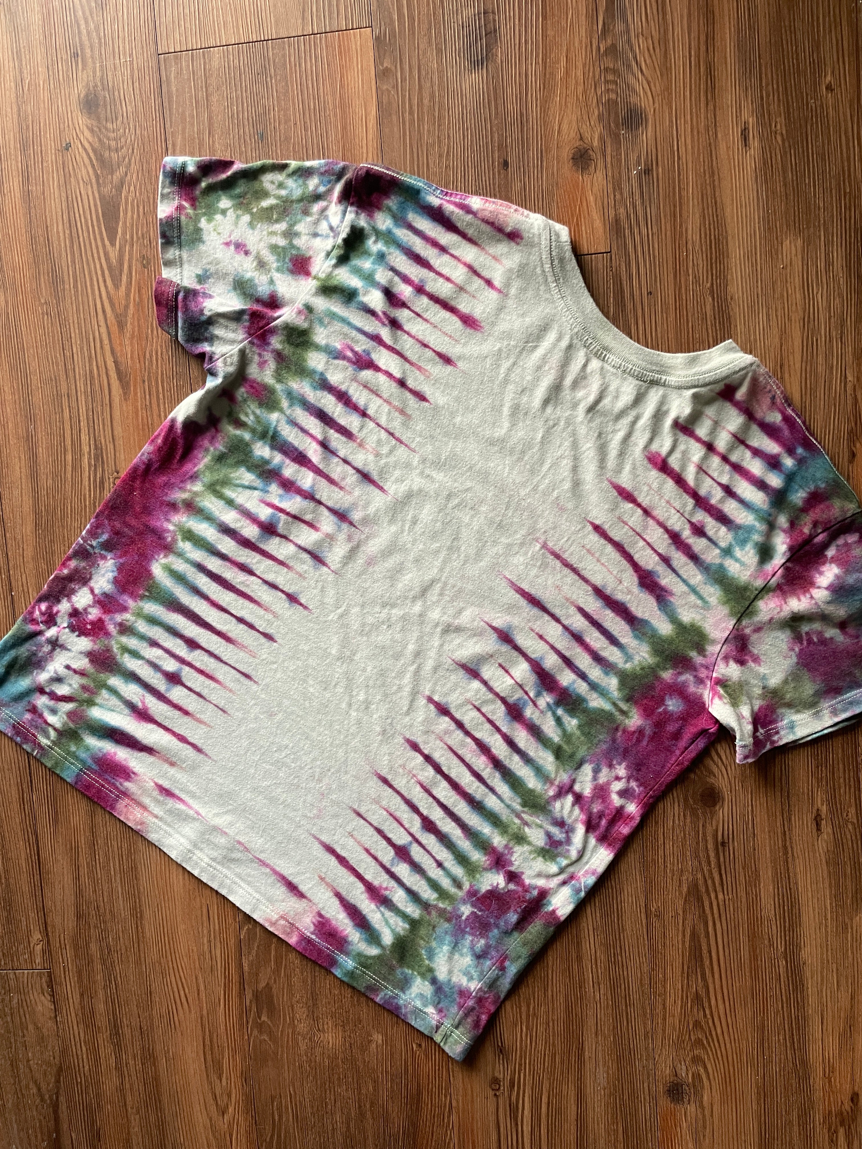 XL Women’s Yosemite California Mountains Tie Dye T-Shirt | Pastel Green Earth Tones Short Sleeve