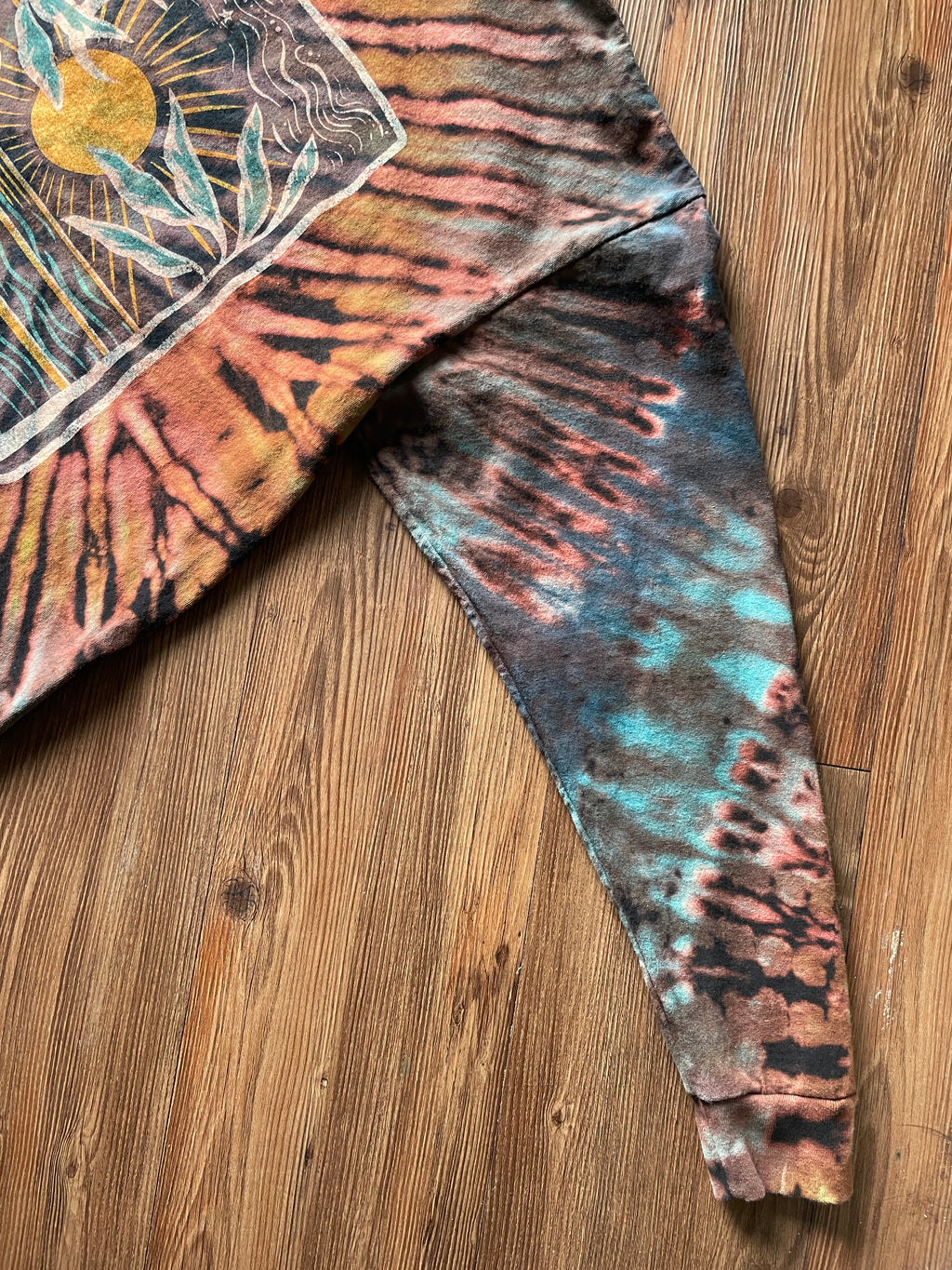 Small Unisex Roxy Beach Sunset Tie Dye Long Sleeve T-Shirt | Black and Pastel Blue and Green Long Sleeve