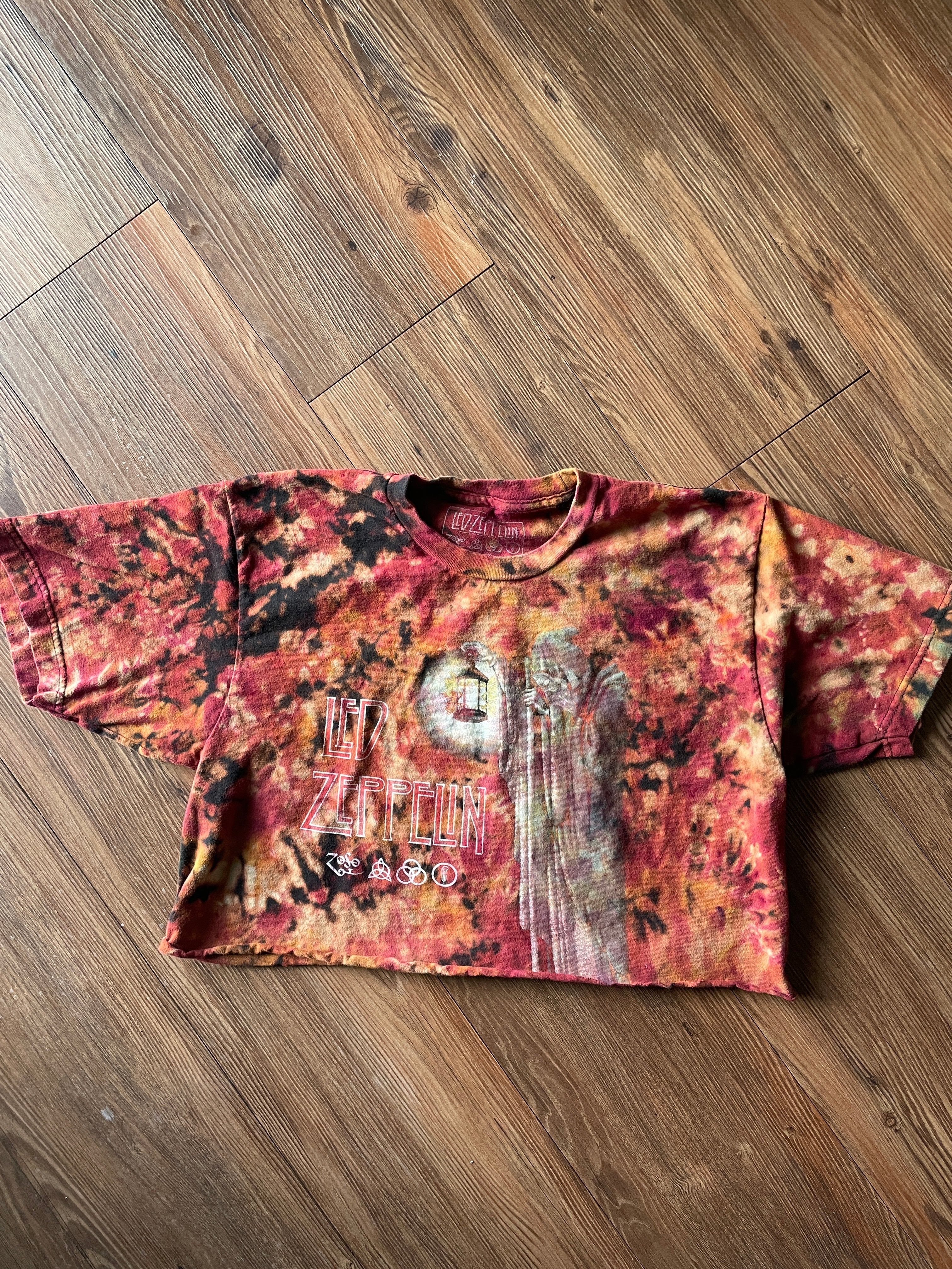 Medium Men’s Led Zeppelin Stairway to Heaven Tie Dye Crop Top | Black and Red Crumpled Short Sleeve Cropped T-Shirt