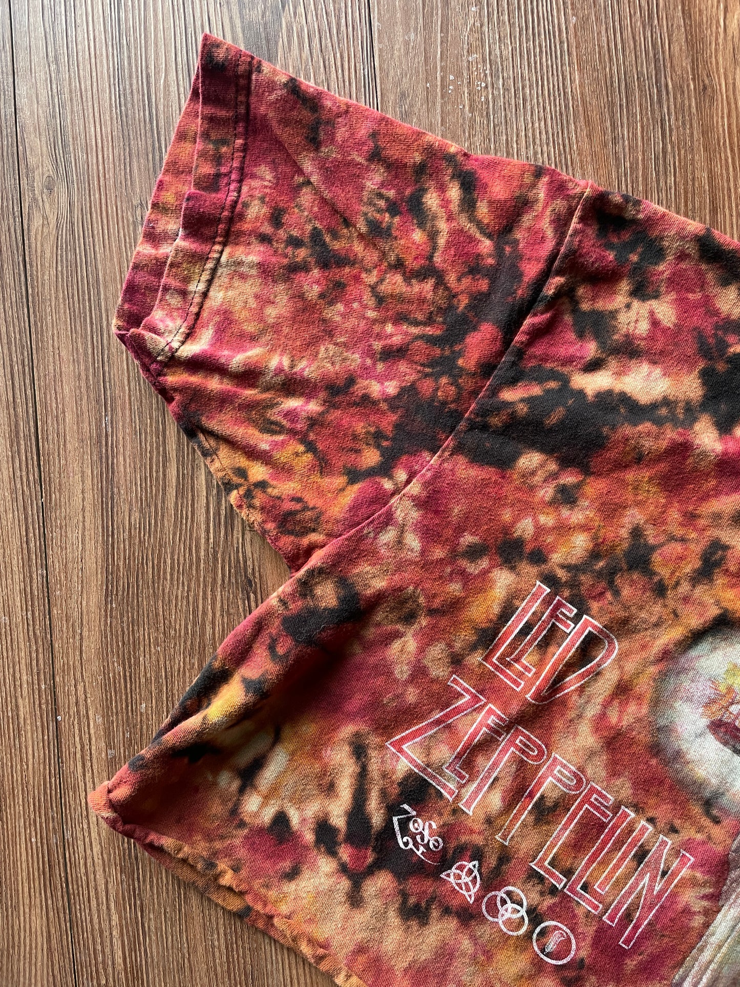 Medium Men’s Led Zeppelin Stairway to Heaven Tie Dye Crop Top | Black and Red Crumpled Short Sleeve Cropped T-Shirt