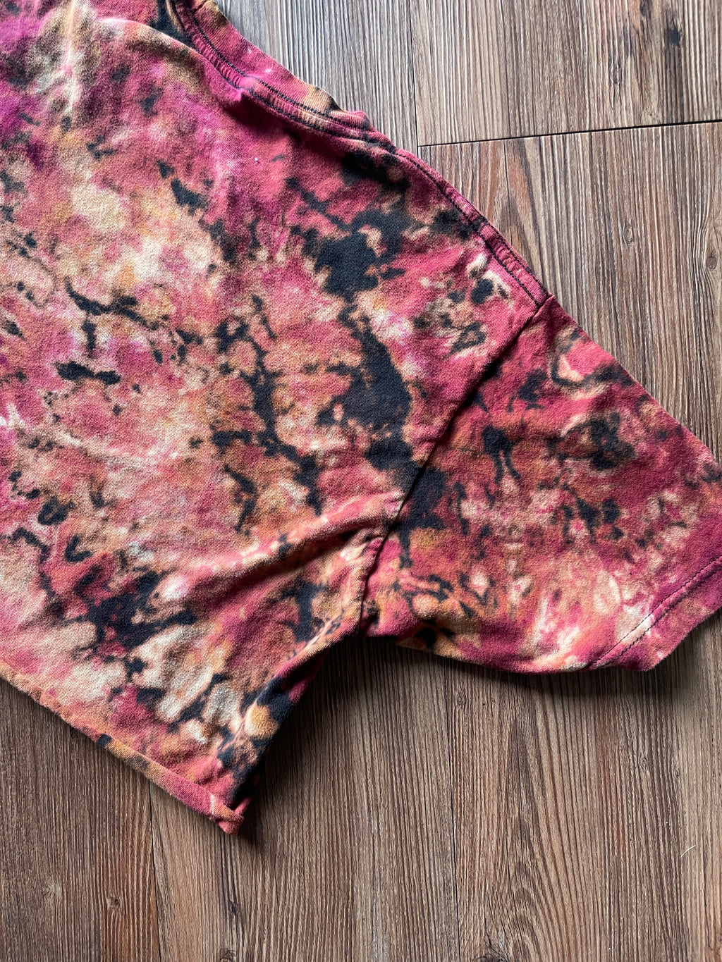 Medium Men’s Led Zeppelin Stairway to Heaven Tie Dye Crop Top | Black and Red Crumpled Short Sleeve Cropped T-Shirt