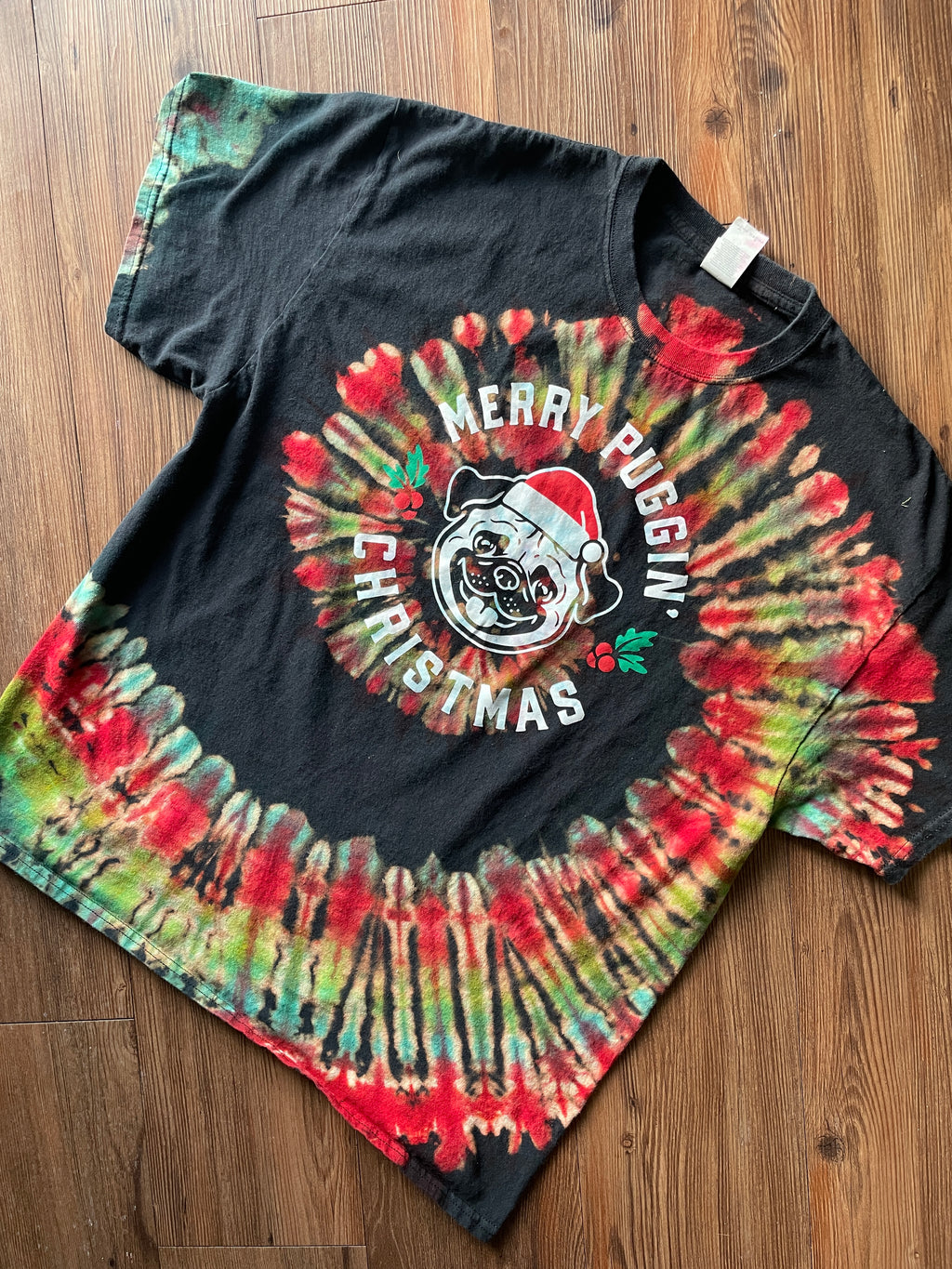 XL Men’s Merry Puggin Christmas Reverse Tie Dye T-Shirt | Black, Red, and Green Spiral Short Sleeve