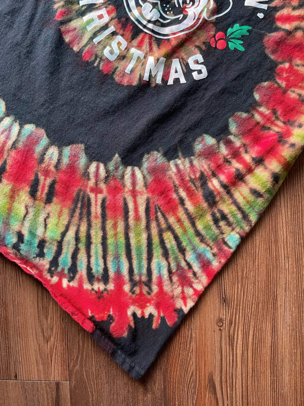 XL Men’s Merry Puggin Christmas Reverse Tie Dye T-Shirt | Black, Red, and Green Spiral Short Sleeve