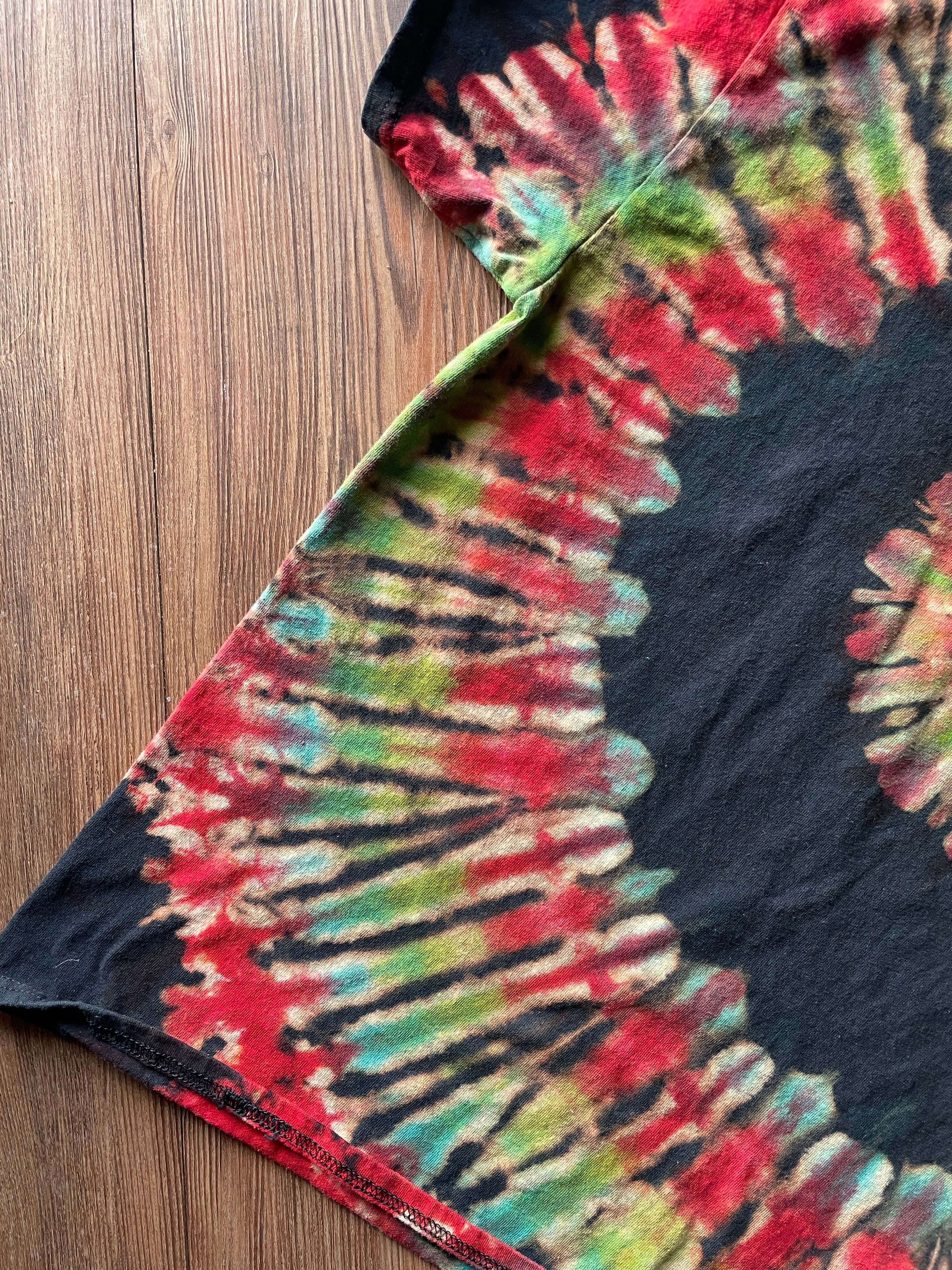 XL Men’s Merry Puggin Christmas Reverse Tie Dye T-Shirt | Black, Red, and Green Spiral Short Sleeve