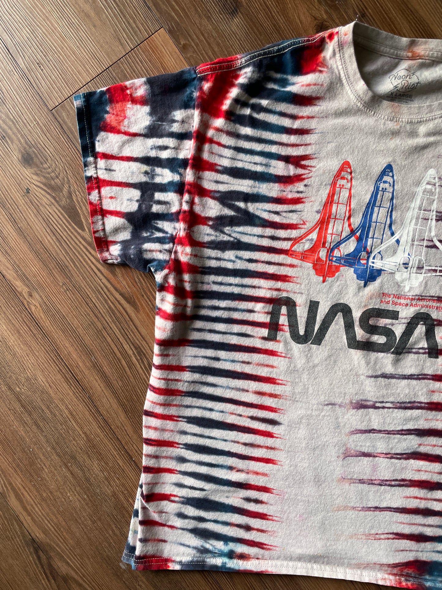 XL Men’s NASA Rockets Red, White, and Blue Pleated Tie Dye Short Sleeve T-Shirt