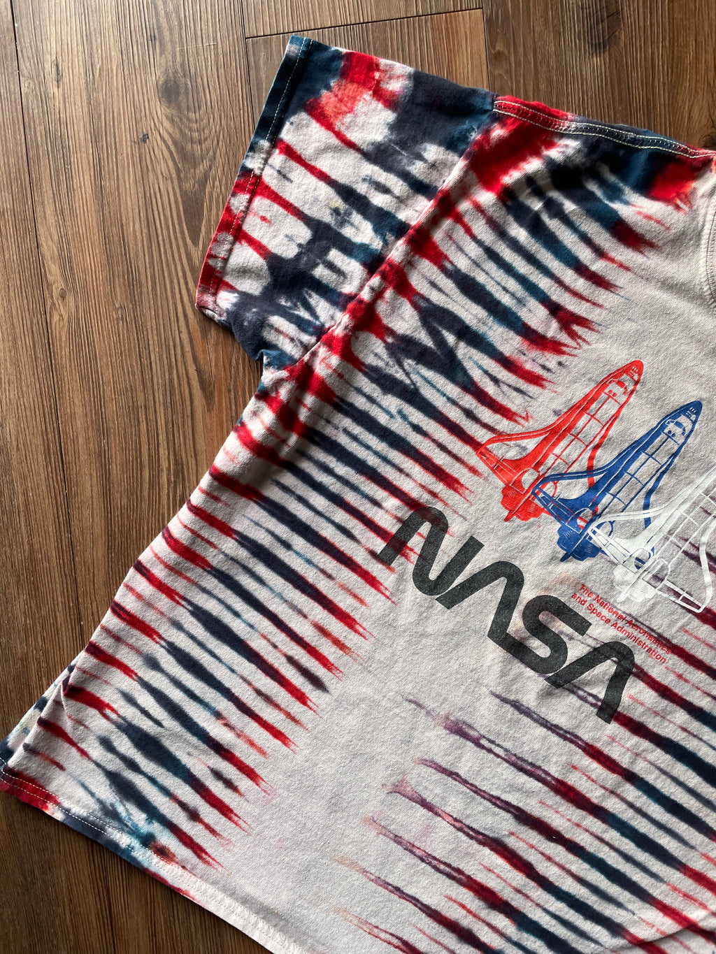 XL Men’s NASA Rockets Red, White, and Blue Pleated Tie Dye Short Sleeve T-Shirt