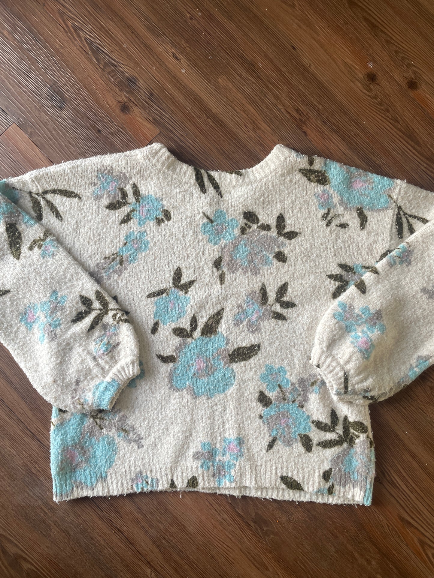 Medium Women’s Kimchi Blue Cream Floral Bell Sleeve Sweater