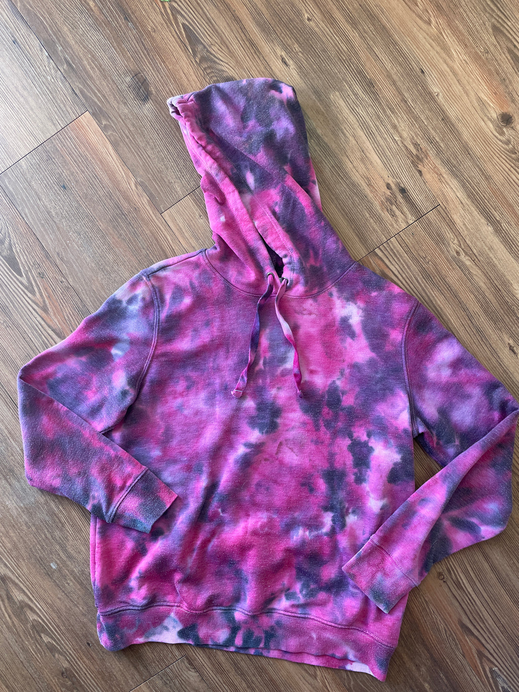 MEDIUM Women’s Pink and Black Galaxy Tie Dye Sweatshirt | Old Navy Crumpled Subtle Tie Dye Long Sleeve Hoodie