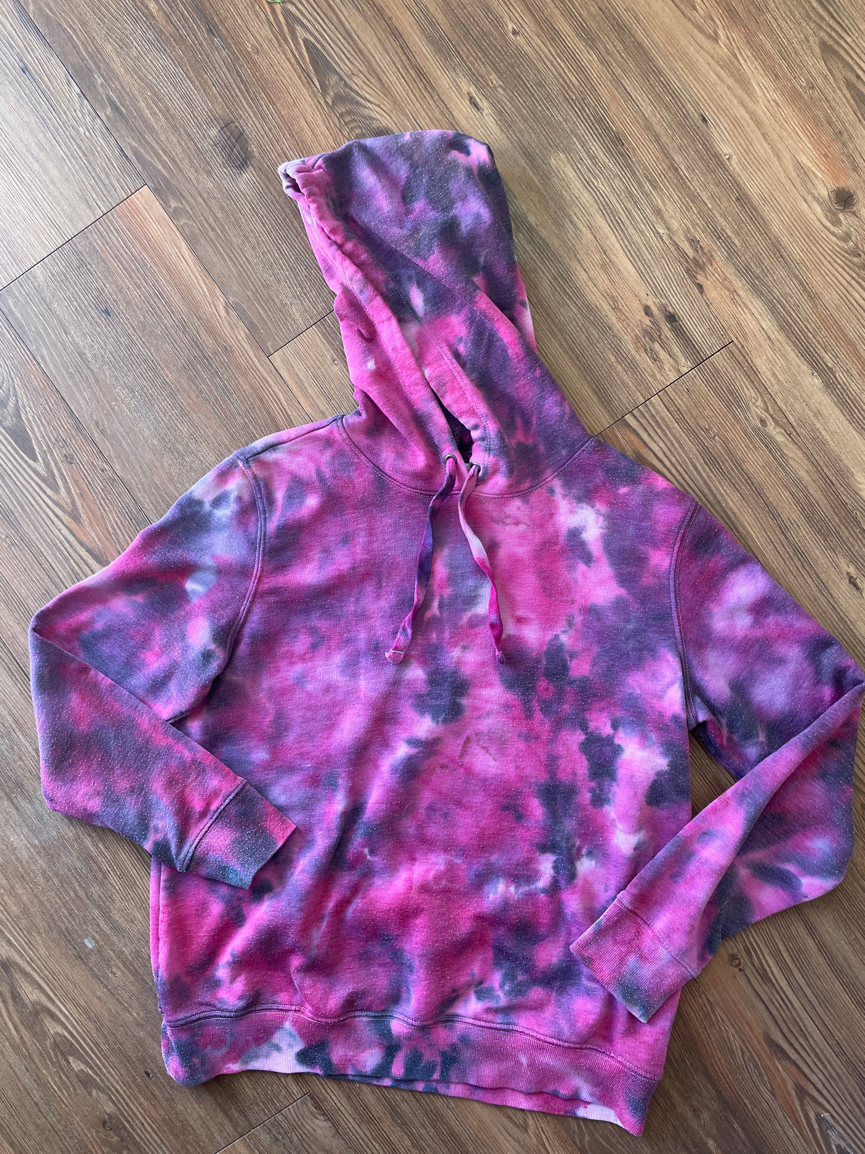 MEDIUM Women’s Pink and Black Galaxy Tie Dye Sweatshirt | Old Navy Crumpled Subtle Tie Dye Long Sleeve Hoodie