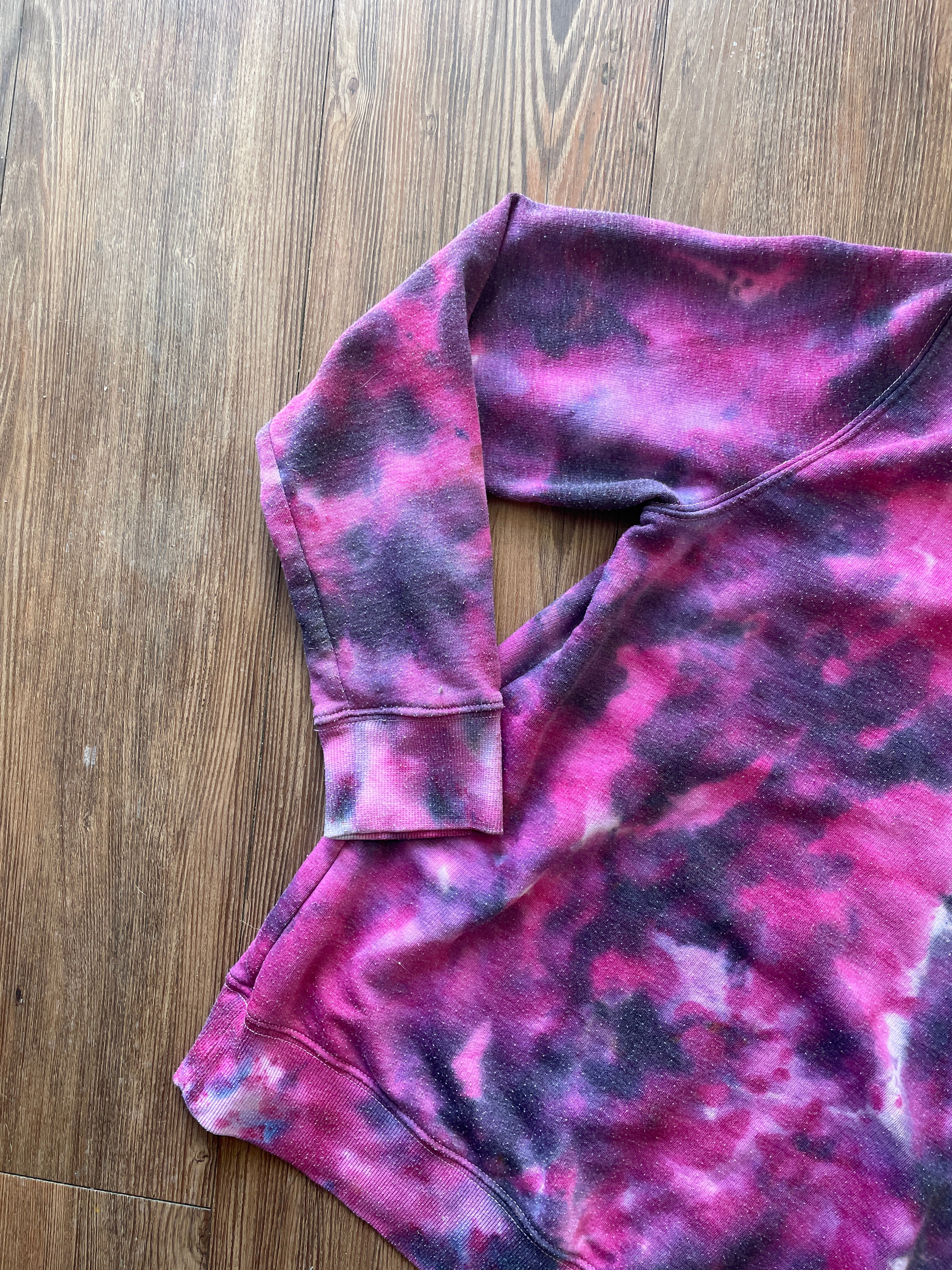 MEDIUM Women’s Pink and Black Galaxy Tie Dye Sweatshirt | Old Navy Crumpled Subtle Tie Dye Long Sleeve Hoodie