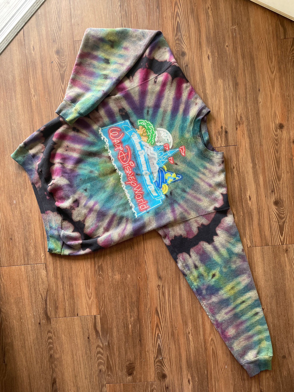 MEDIUM Men’s Walt Disney World Castle Reverse Tie Dye Sweatshirt | Black, Pink, and Purple Pleats Reverse Tie Dye Long Sleeve