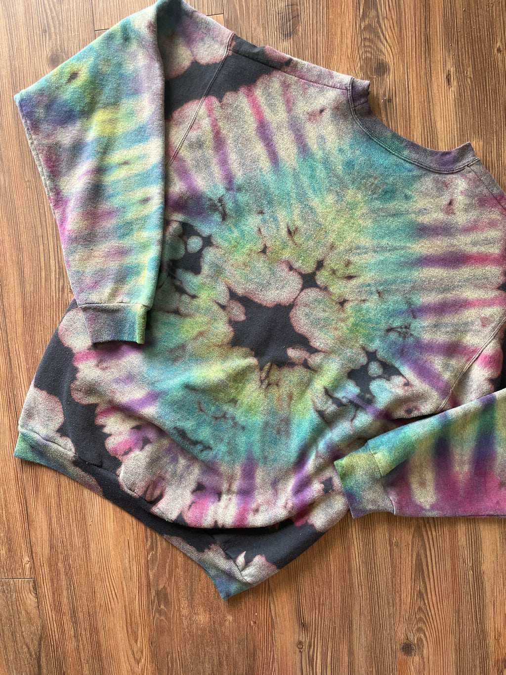 MEDIUM Men’s Walt Disney World Castle Reverse Tie Dye Sweatshirt | Black, Pink, and Purple Pleats Reverse Tie Dye Long Sleeve