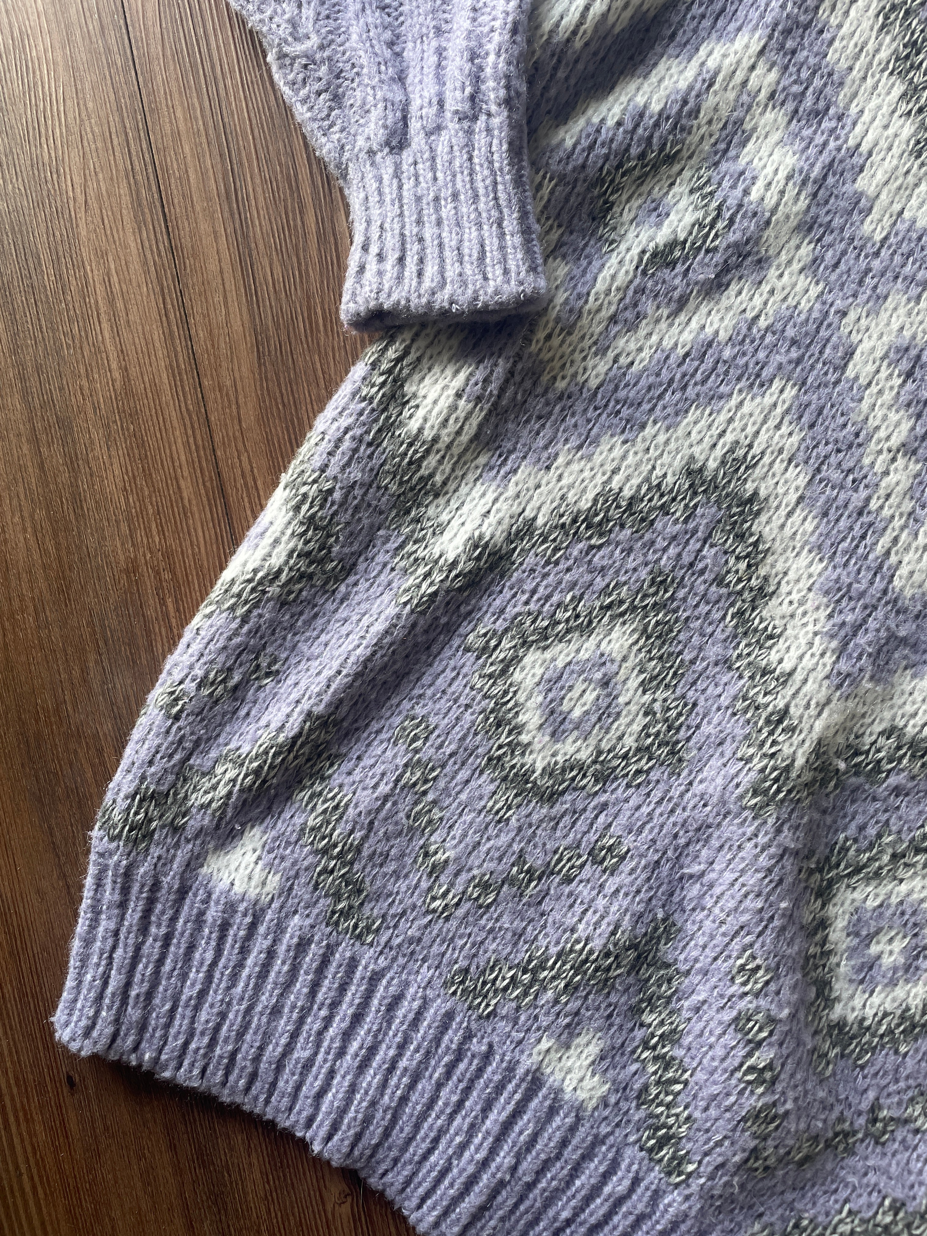 Medium Women’s Changes Vintage 80s Pastel Purple, Gray, and White Sweater