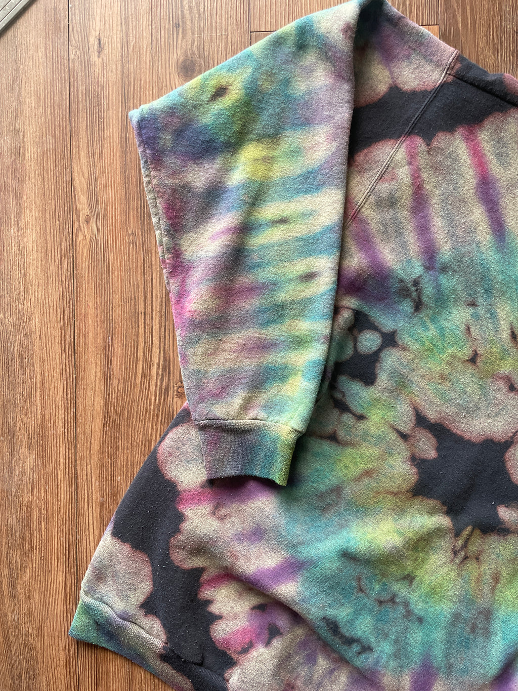 MEDIUM Men’s Walt Disney World Castle Reverse Tie Dye Sweatshirt | Black, Pink, and Purple Pleats Reverse Tie Dye Long Sleeve