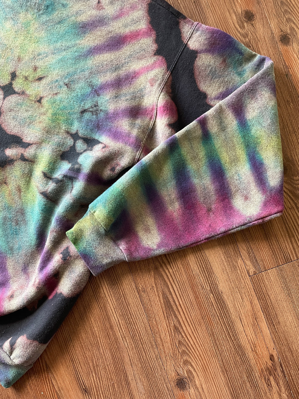 MEDIUM Men’s Walt Disney World Castle Reverse Tie Dye Sweatshirt | Black, Pink, and Purple Pleats Reverse Tie Dye Long Sleeve