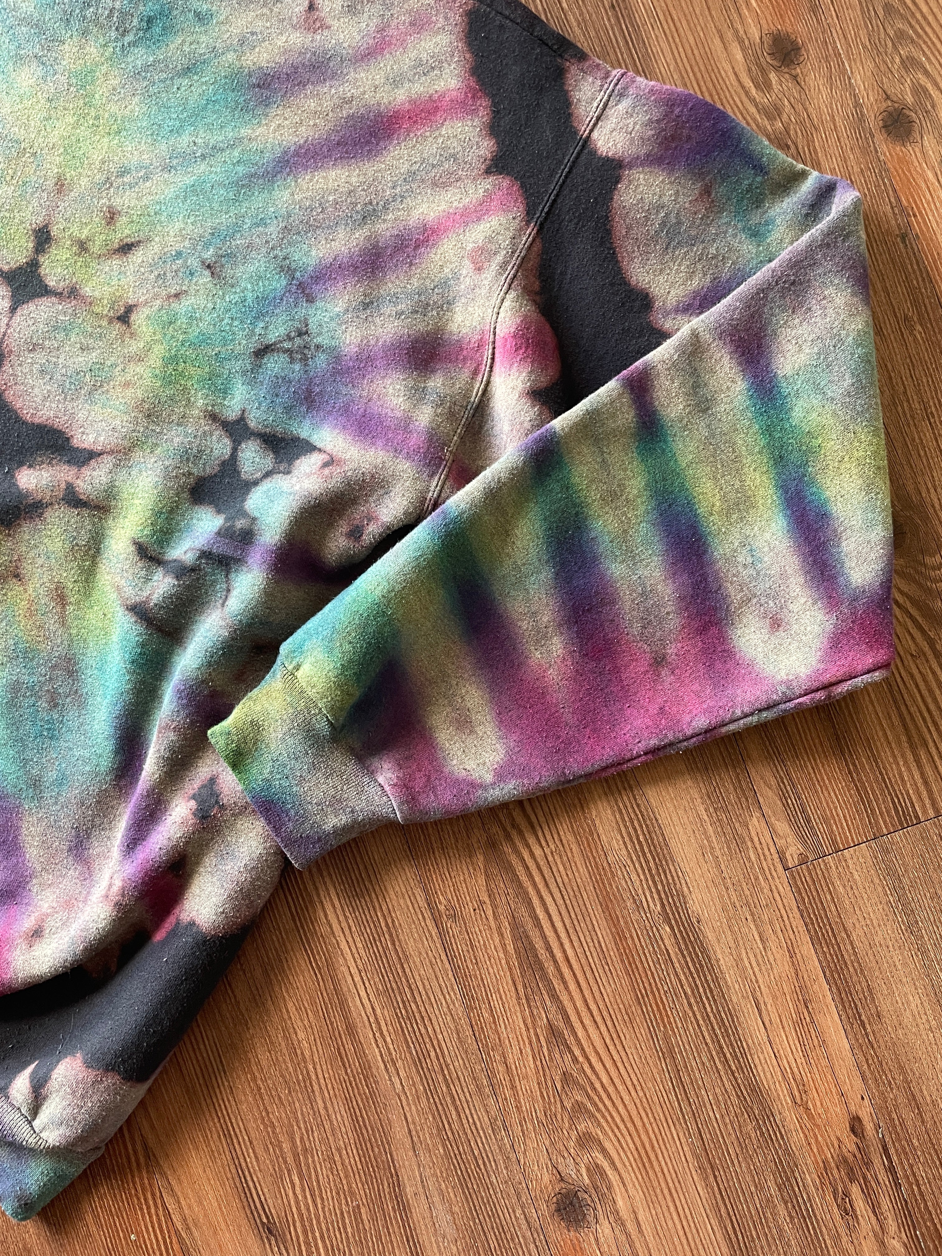 MEDIUM Men’s Walt Disney World Castle Reverse Tie Dye Sweatshirt | Black, Pink, and Purple Pleats Reverse Tie Dye Long Sleeve