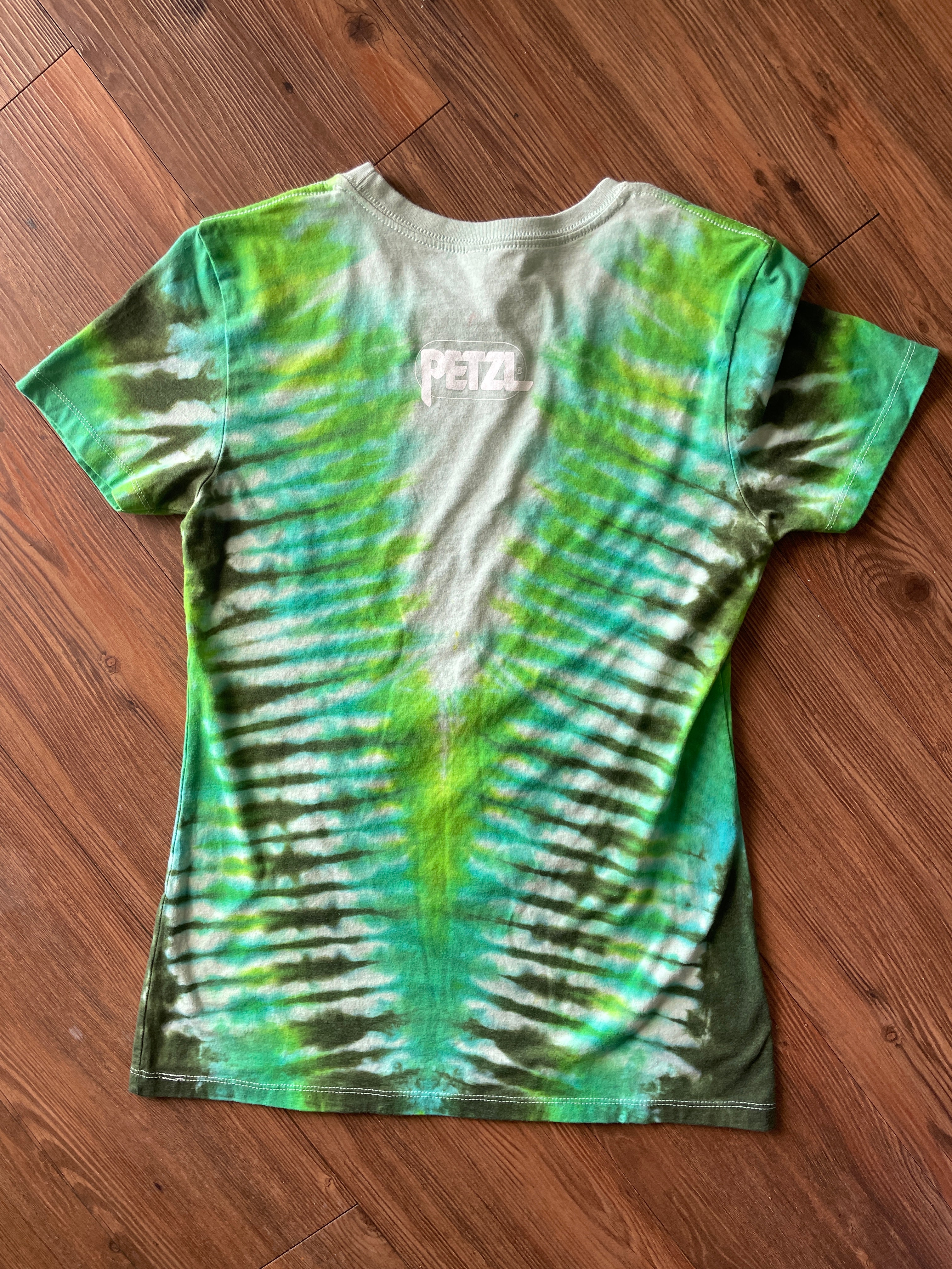 LARGE Women’s Petzl I'd Hang On That Rock Climbing Anchor Tie Dye T-Shirt | Shades of Green V-Pleated Tie Dye Short Sleeve Top
