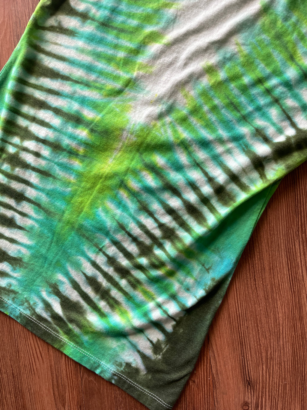 LARGE Women’s Petzl I'd Hang On That Rock Climbing Anchor Tie Dye T-Shirt | Shades of Green V-Pleated Tie Dye Short Sleeve Top