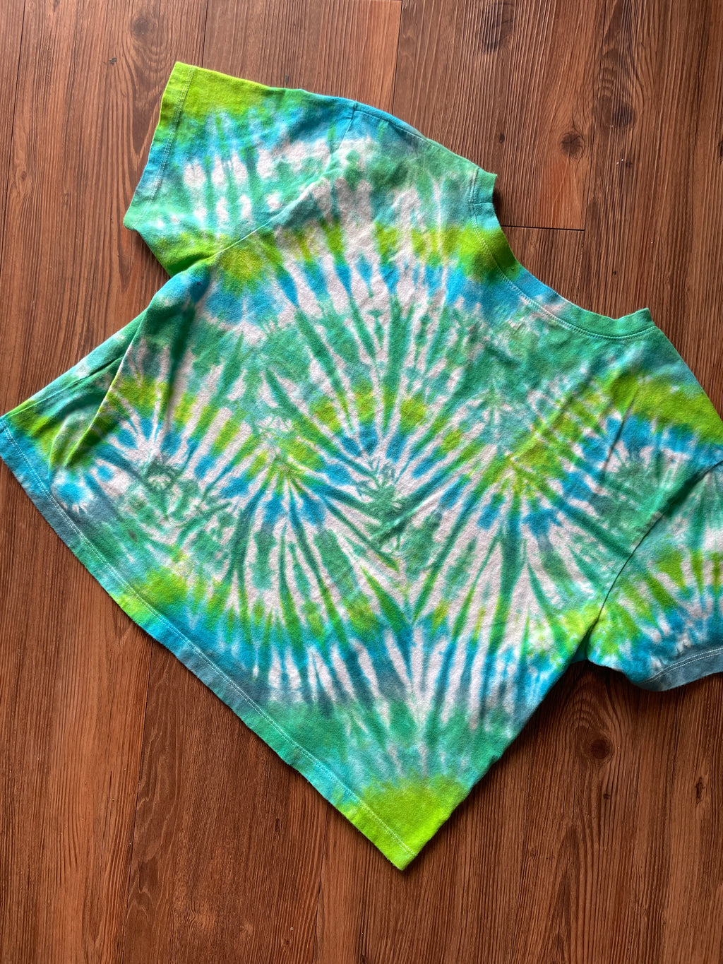 LARGE Women’s/SMALL Men's Keep the Sea Plastic Free Tie Dye Crop Top | Shades of Green and Blue Pleated Tie Dye Short Sleeve Top