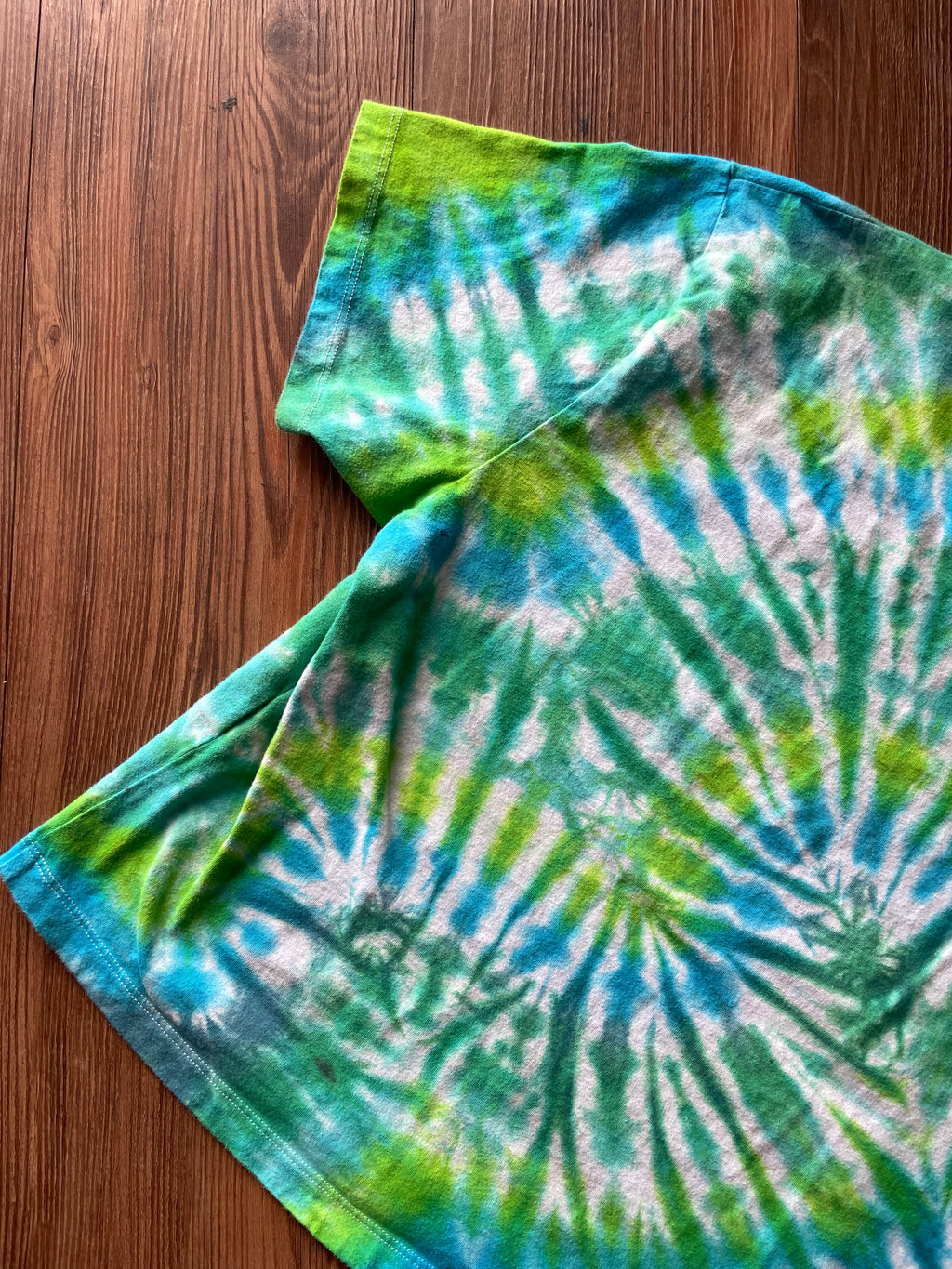 LARGE Women’s/SMALL Men's Keep the Sea Plastic Free Tie Dye Crop Top | Shades of Green and Blue Pleated Tie Dye Short Sleeve Top